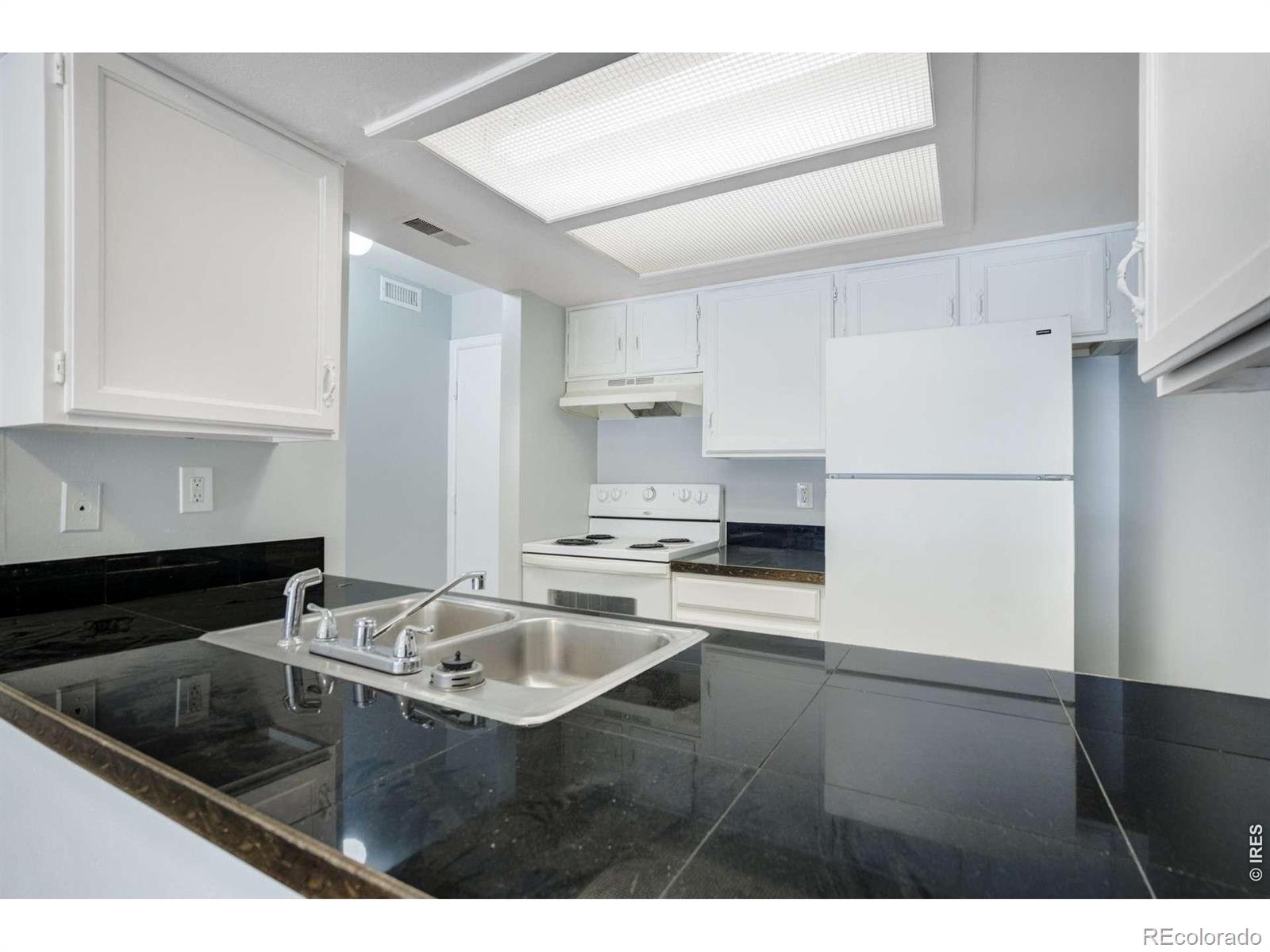 MLS Image #9 for 16001 e alaska place,aurora, Colorado