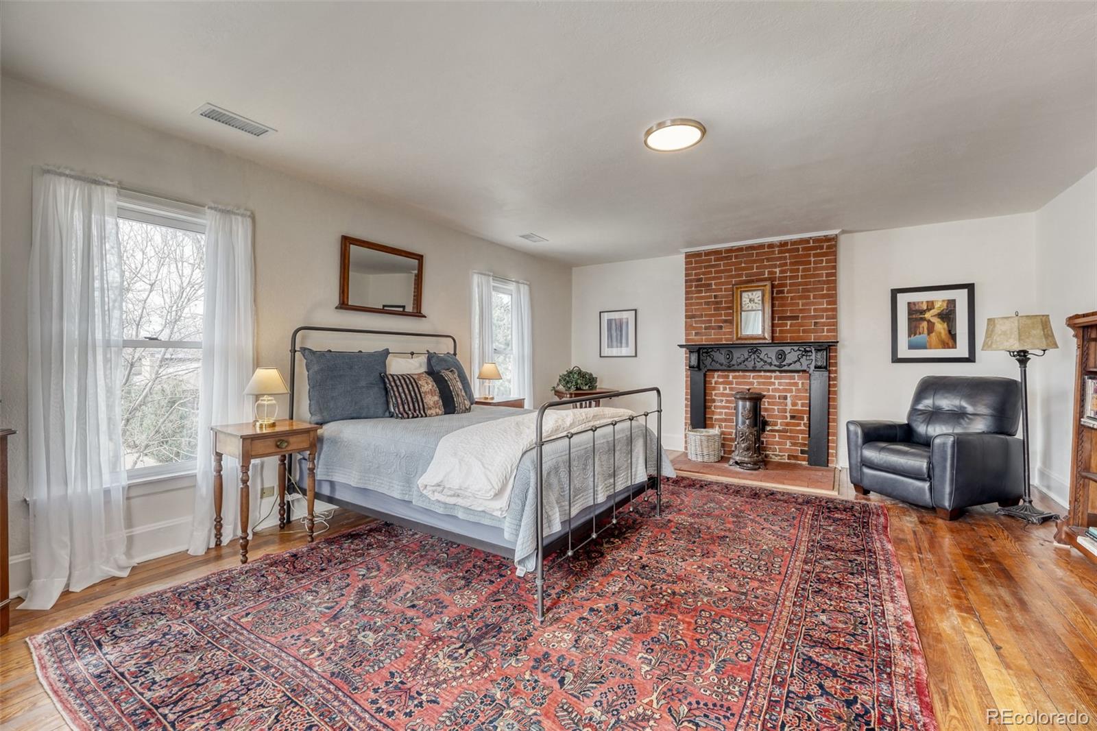 MLS Image #17 for 920  olive street,denver, Colorado