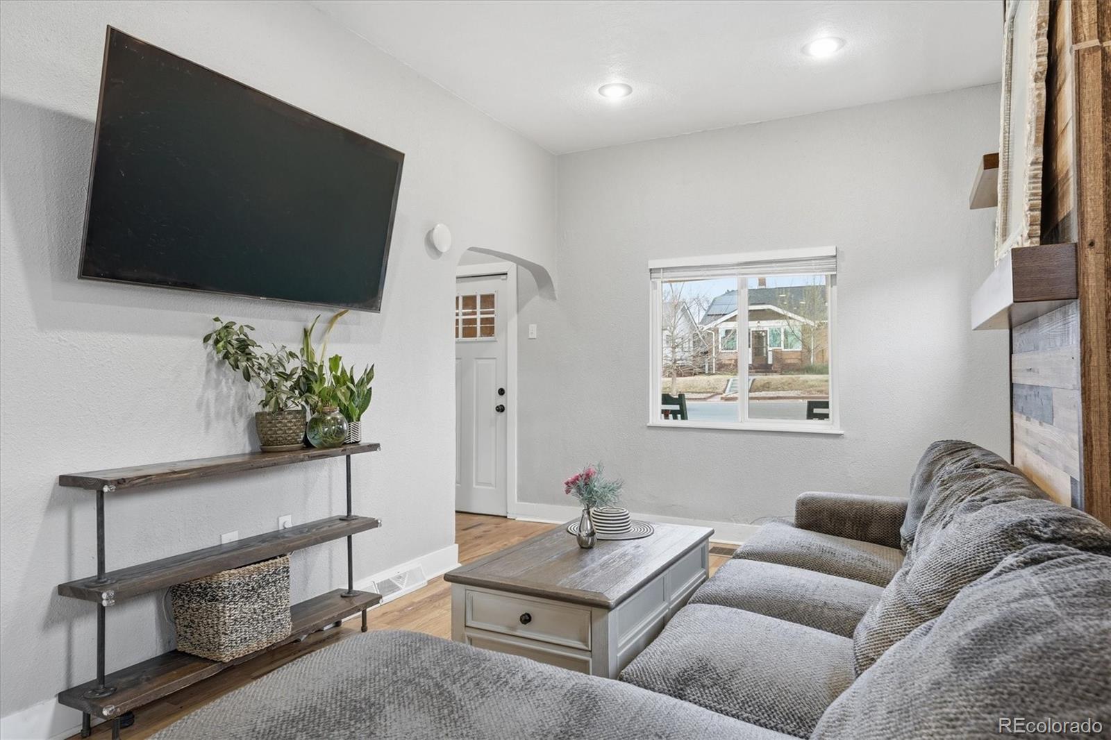 MLS Image #10 for 2073 s logan street,denver, Colorado