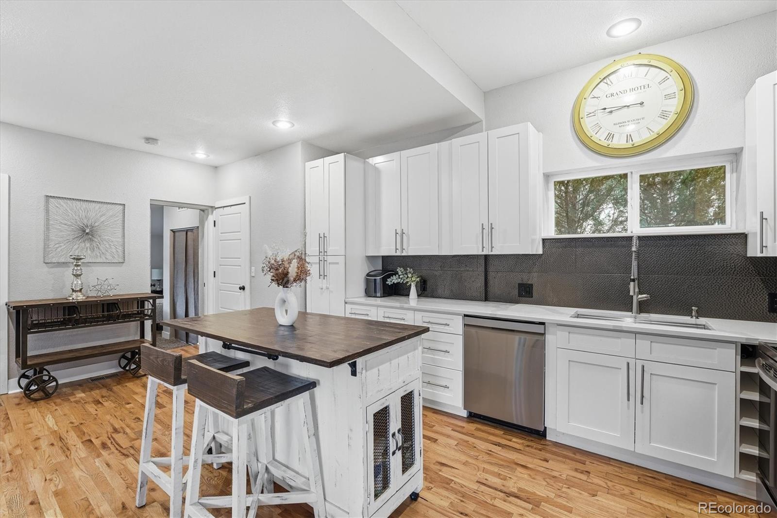 MLS Image #16 for 2073 s logan street,denver, Colorado