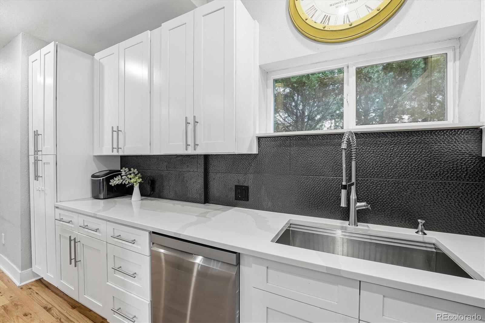 MLS Image #18 for 2073 s logan street,denver, Colorado