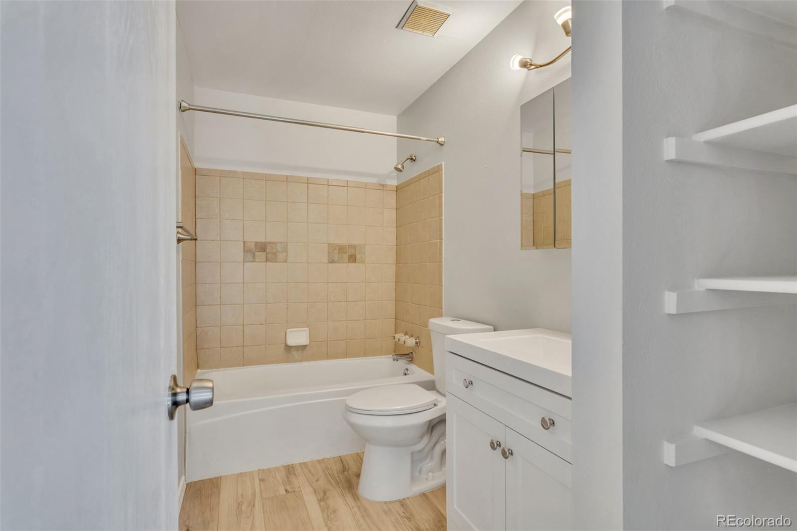 MLS Image #11 for 17477 e rice circle,aurora, Colorado