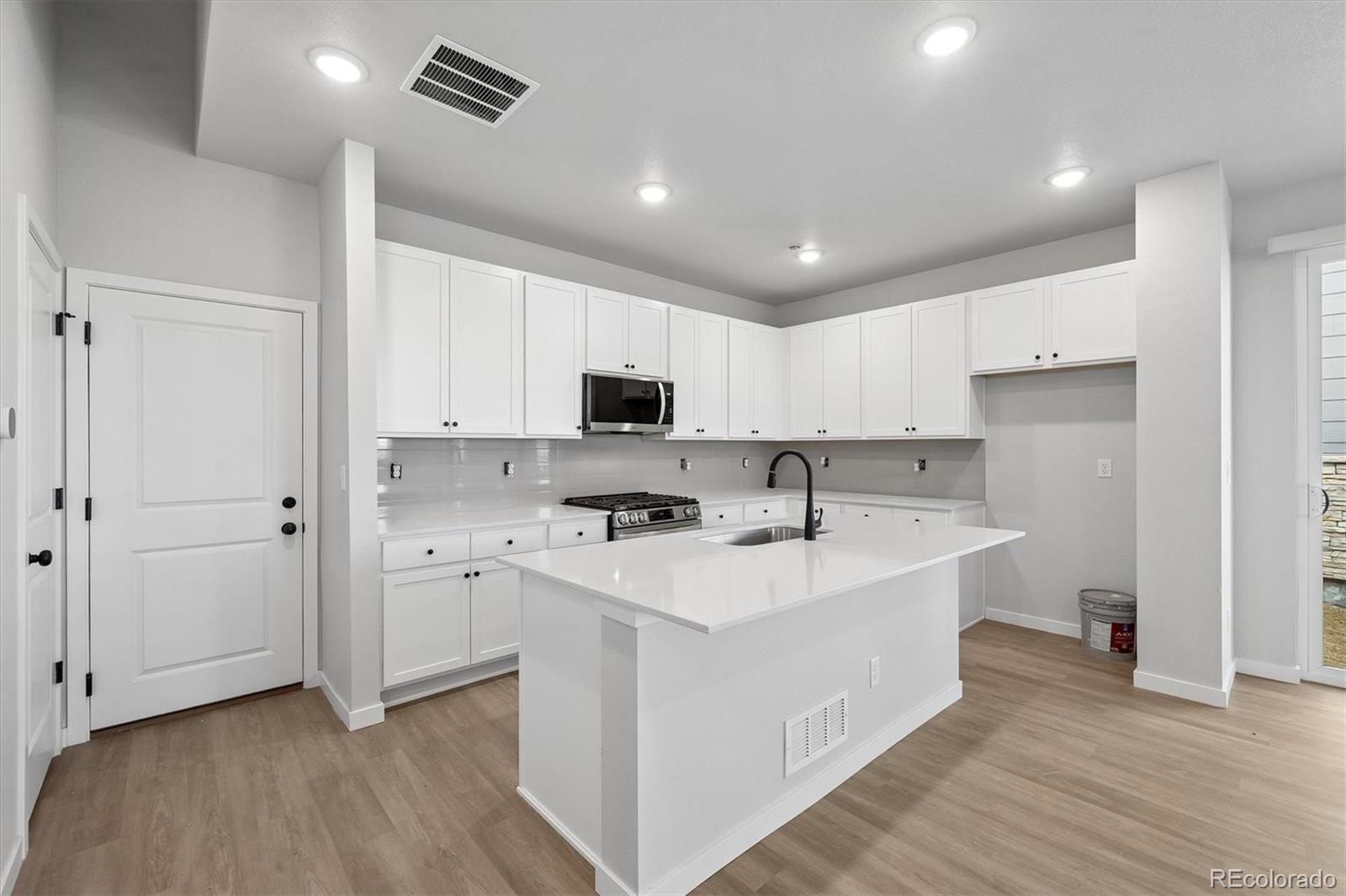 MLS Image #6 for 22695 e 47th avenue,aurora, Colorado