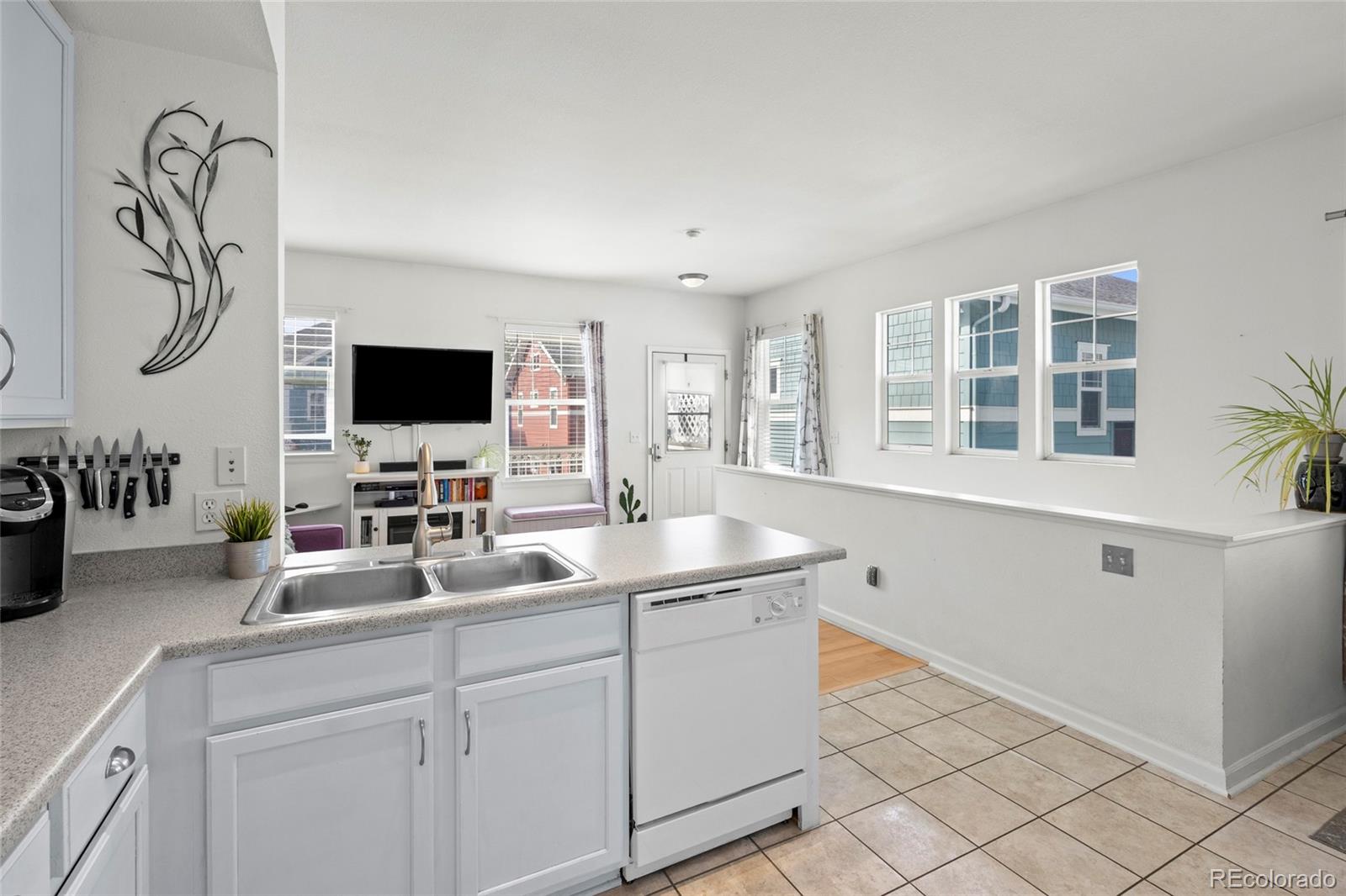 MLS Image #13 for 7454 e 28th avenue,denver, Colorado