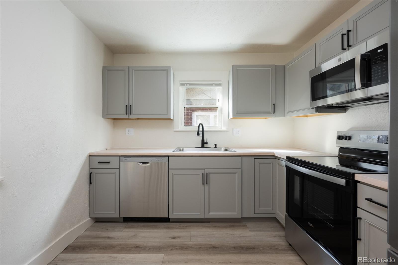MLS Image #11 for 2056 s lincoln street,denver, Colorado