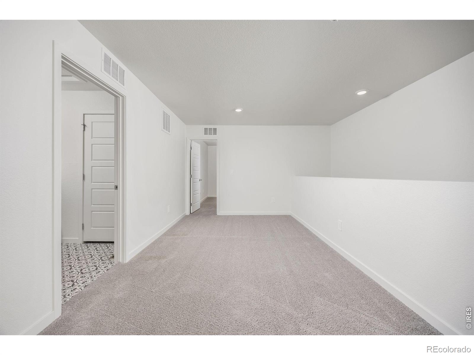 MLS Image #11 for 315  condor way,johnstown, Colorado