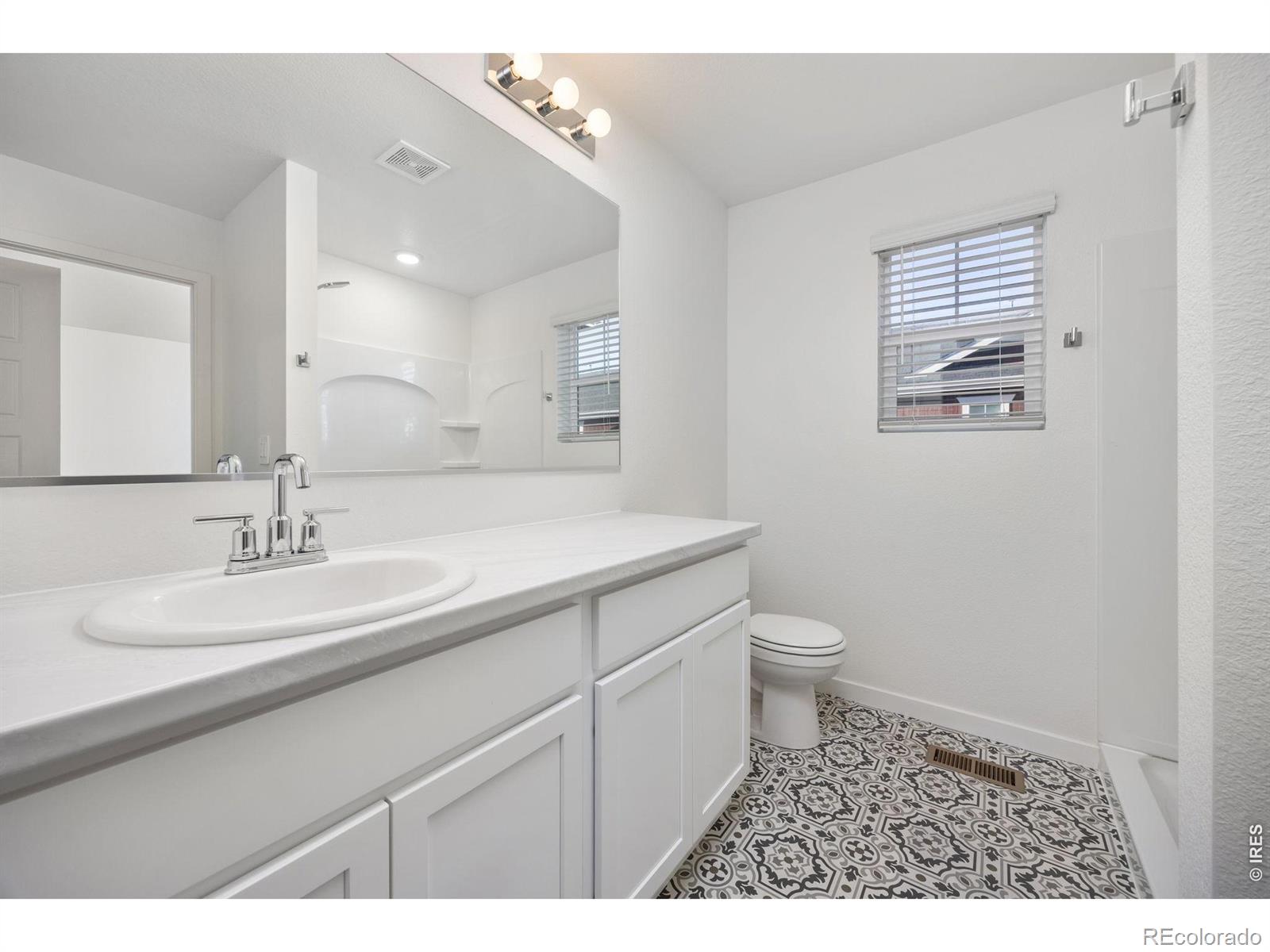 MLS Image #14 for 315  condor way,johnstown, Colorado