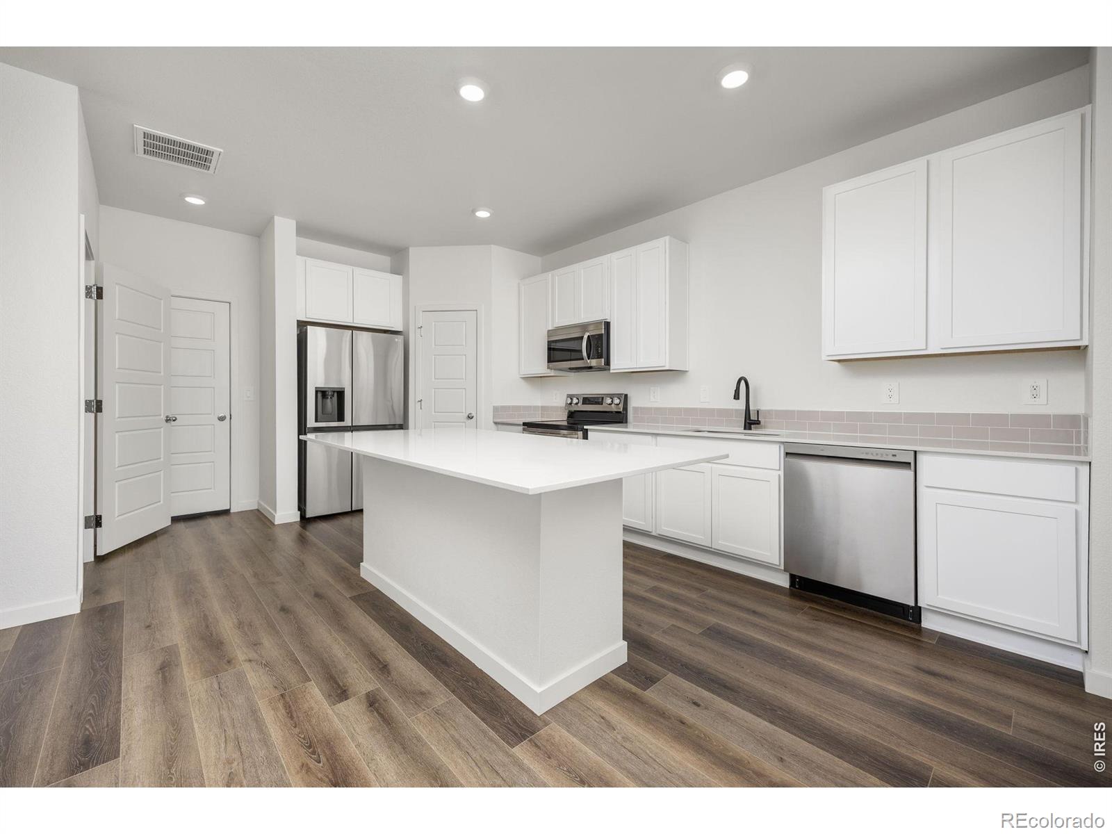 MLS Image #7 for 315  condor way,johnstown, Colorado