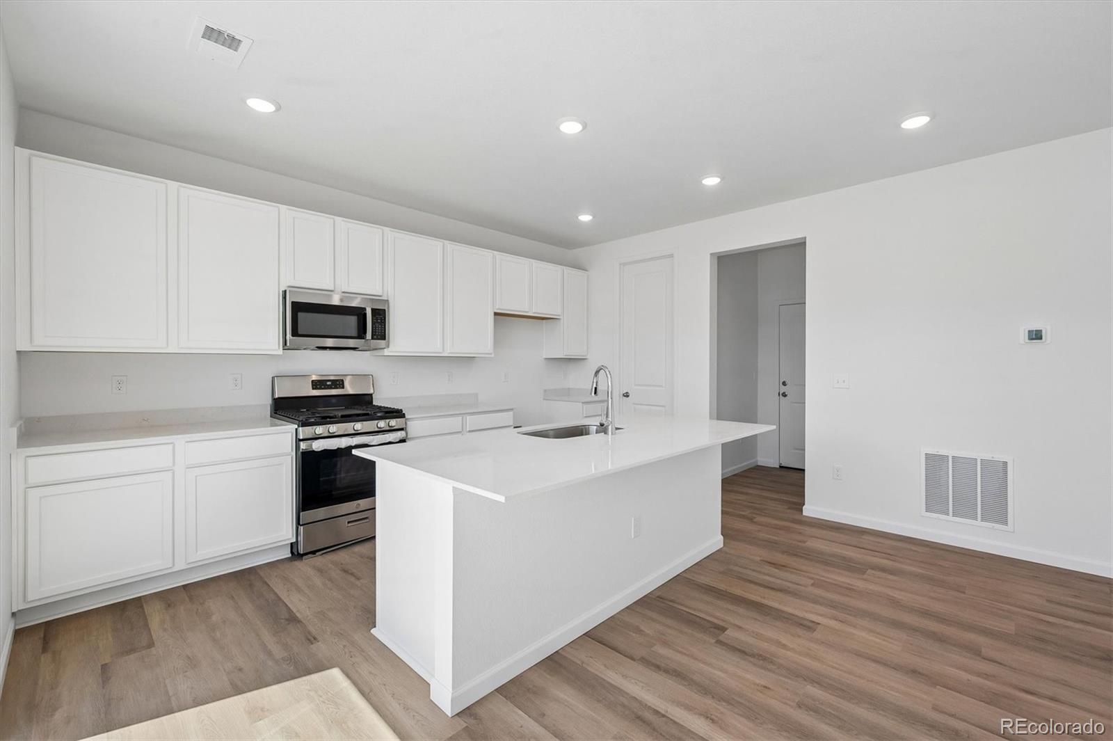MLS Image #10 for 24776 e 41st avenue,aurora, Colorado