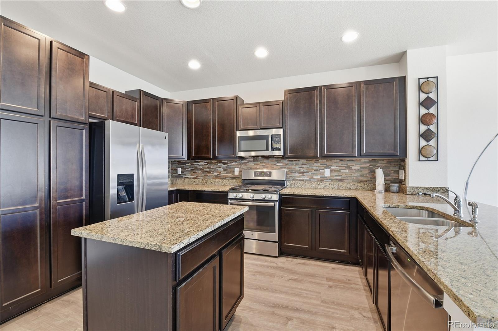 MLS Image #10 for 6783  morrison drive,denver, Colorado