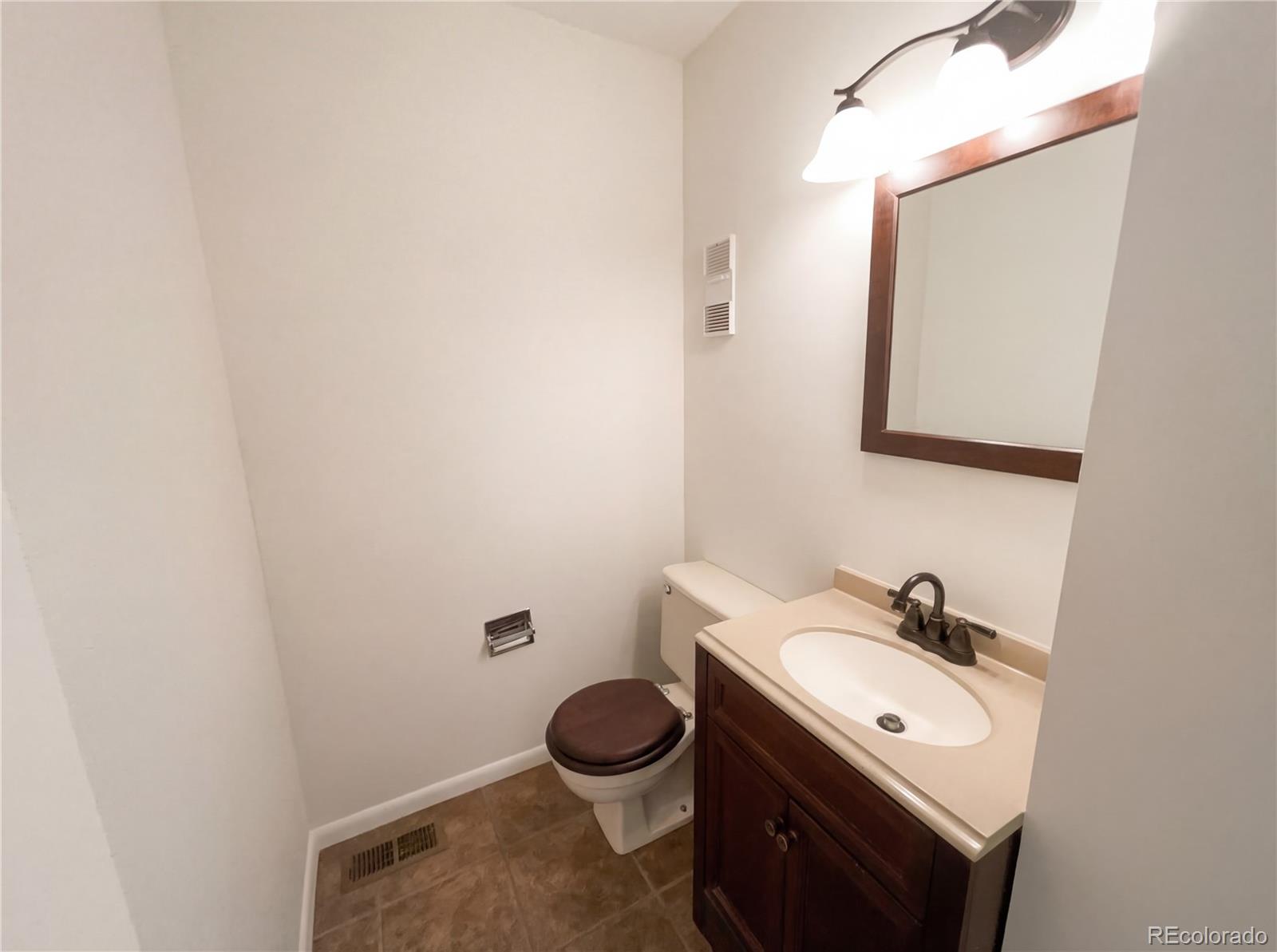 MLS Image #10 for 3075 e long circle,centennial, Colorado