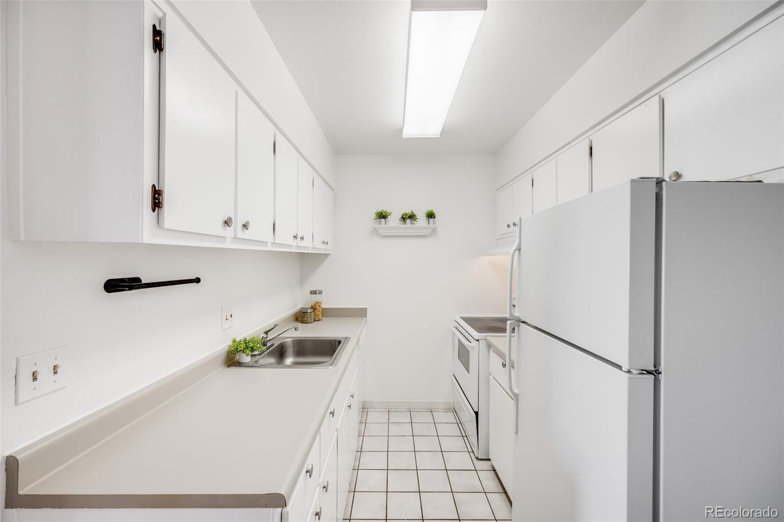 MLS Image #4 for 4110  hale parkway,denver, Colorado
