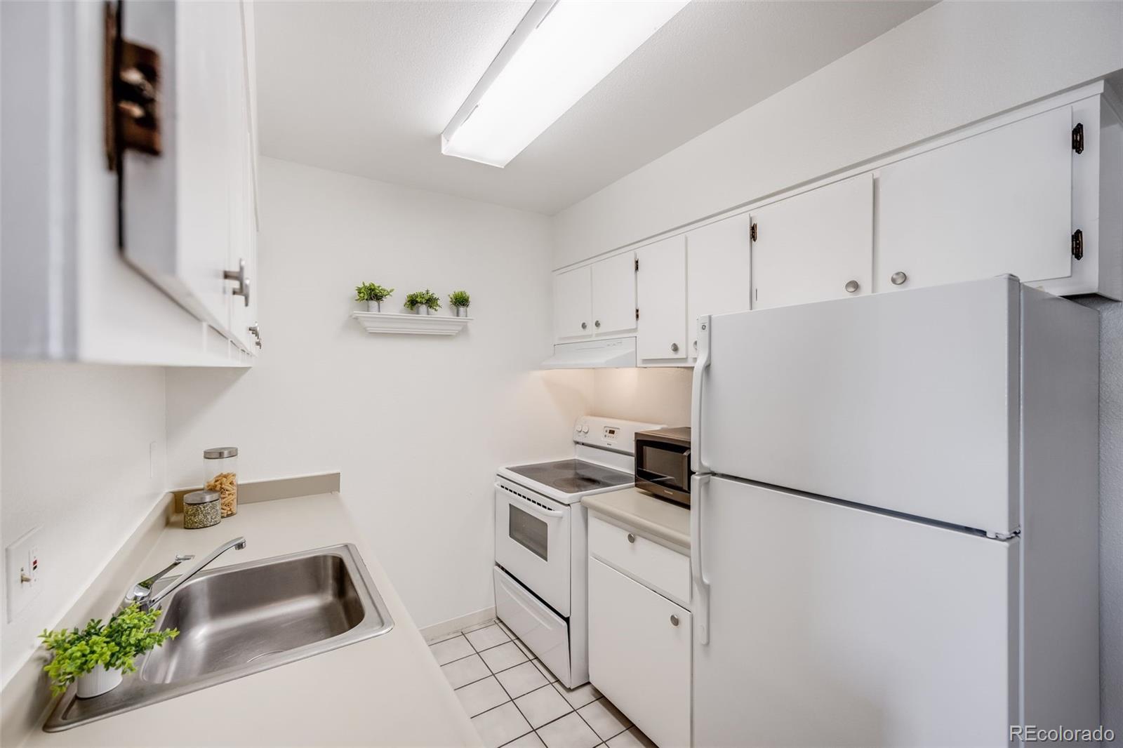 MLS Image #5 for 4110  hale parkway,denver, Colorado