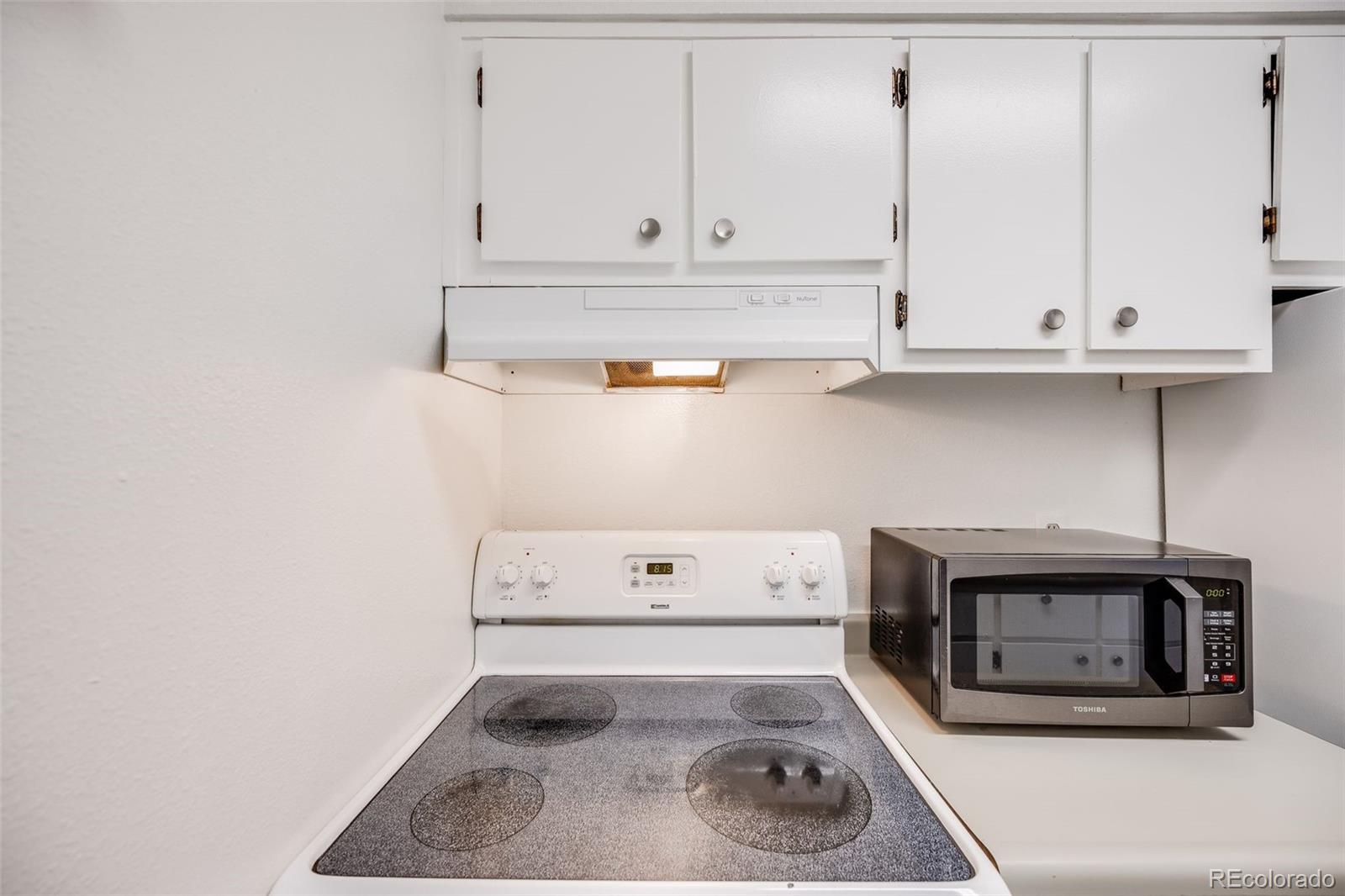 MLS Image #6 for 4110  hale parkway,denver, Colorado