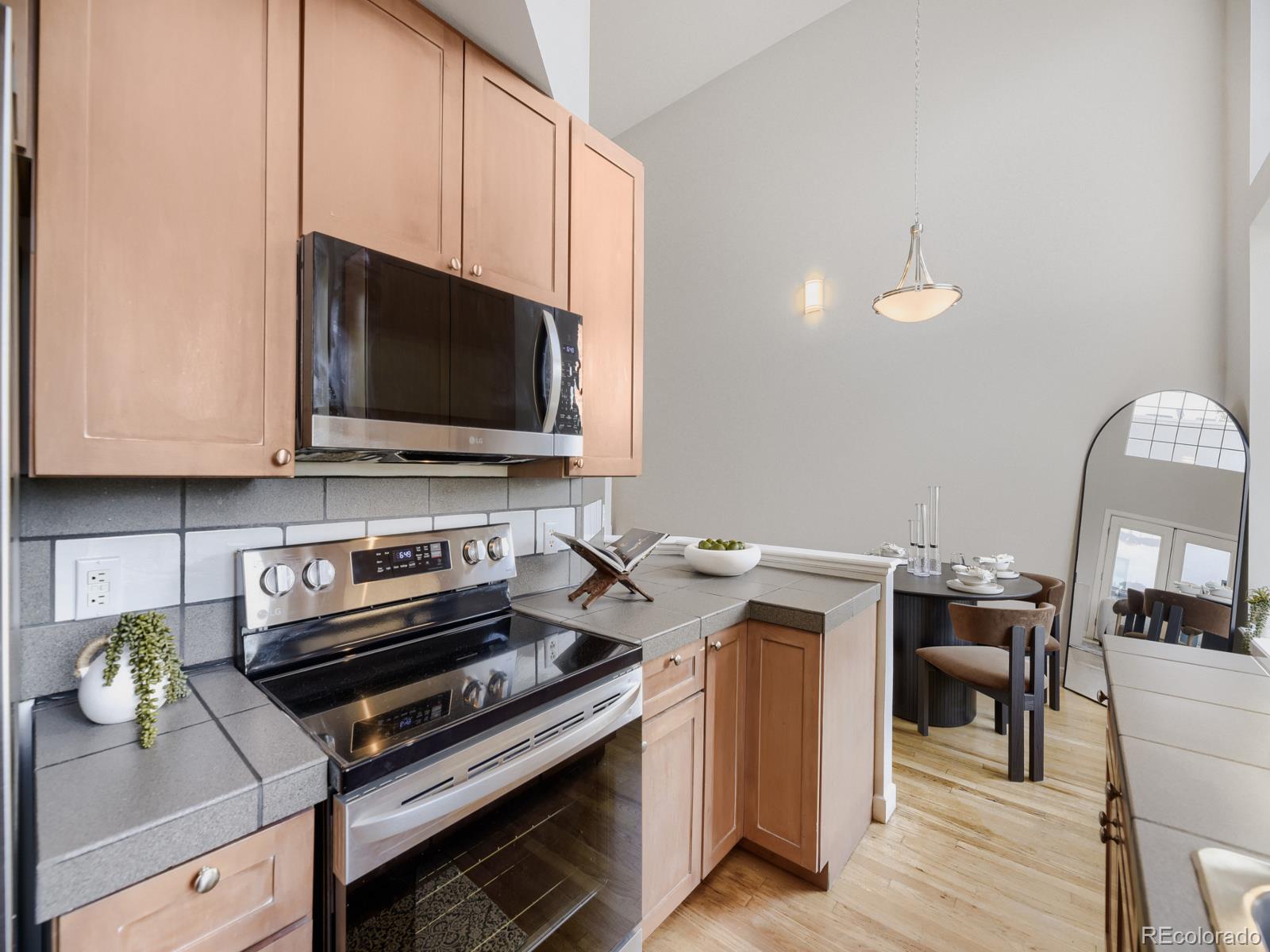 MLS Image #11 for 790 n clarkson street,denver, Colorado