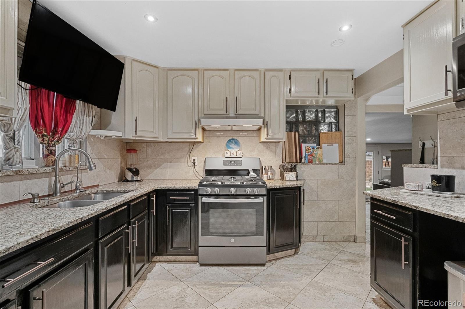MLS Image #14 for 3017  cimarron street,aurora, Colorado