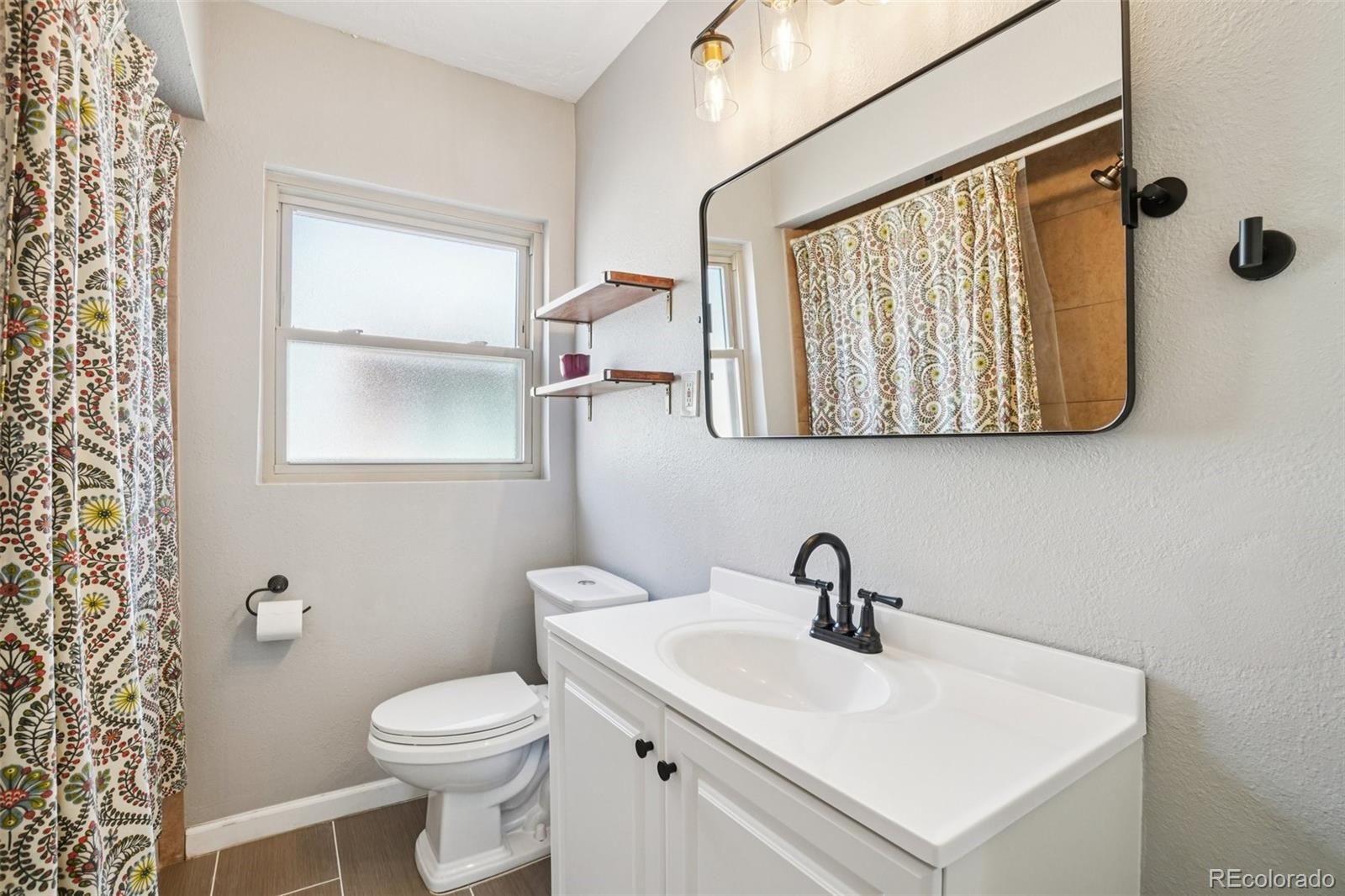 MLS Image #14 for 1525  holly street,denver, Colorado