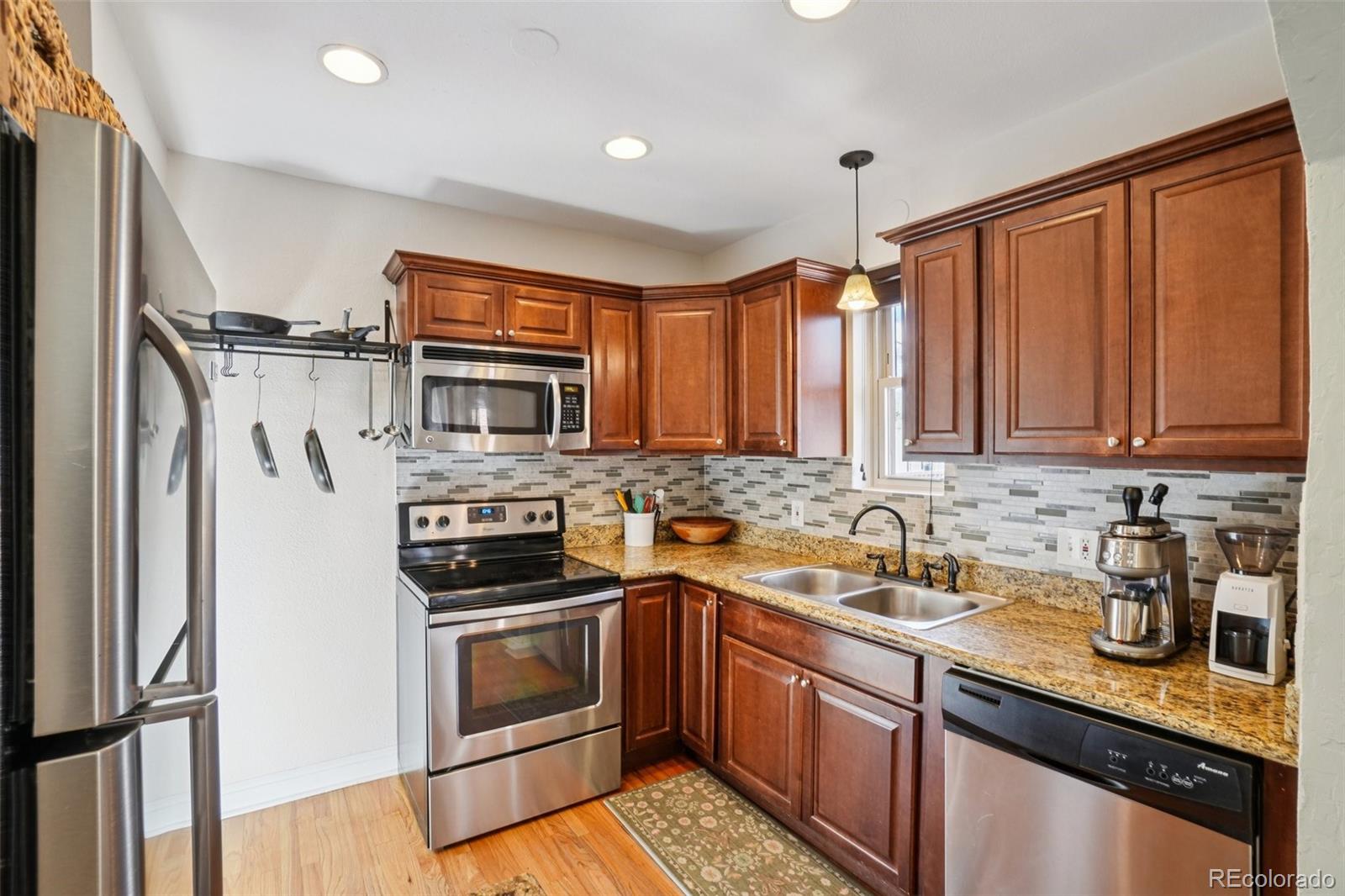 MLS Image #9 for 1525  holly street,denver, Colorado