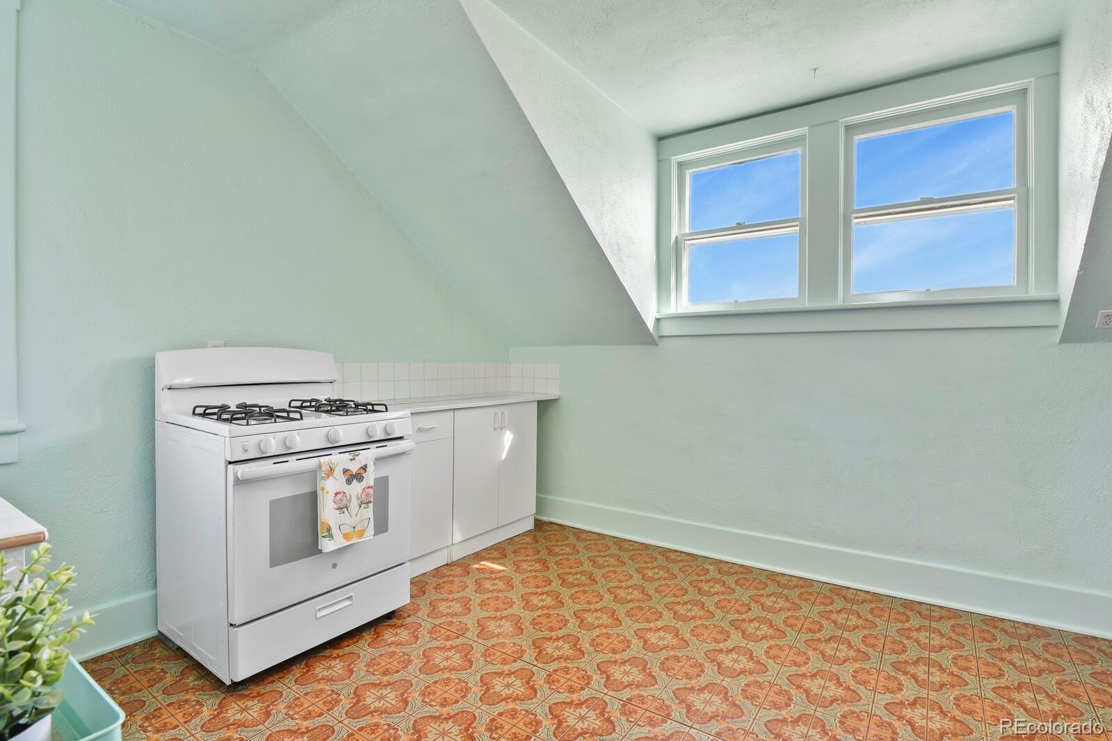 MLS Image #23 for 312 e cimarron street,colorado springs, Colorado