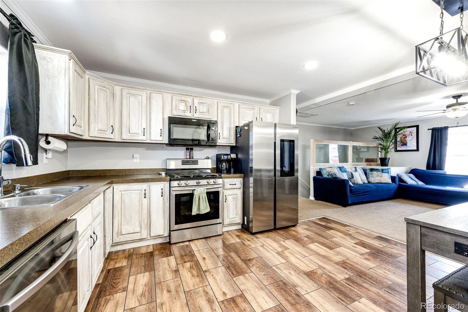 MLS Image #10 for 570  4th street,bennett, Colorado