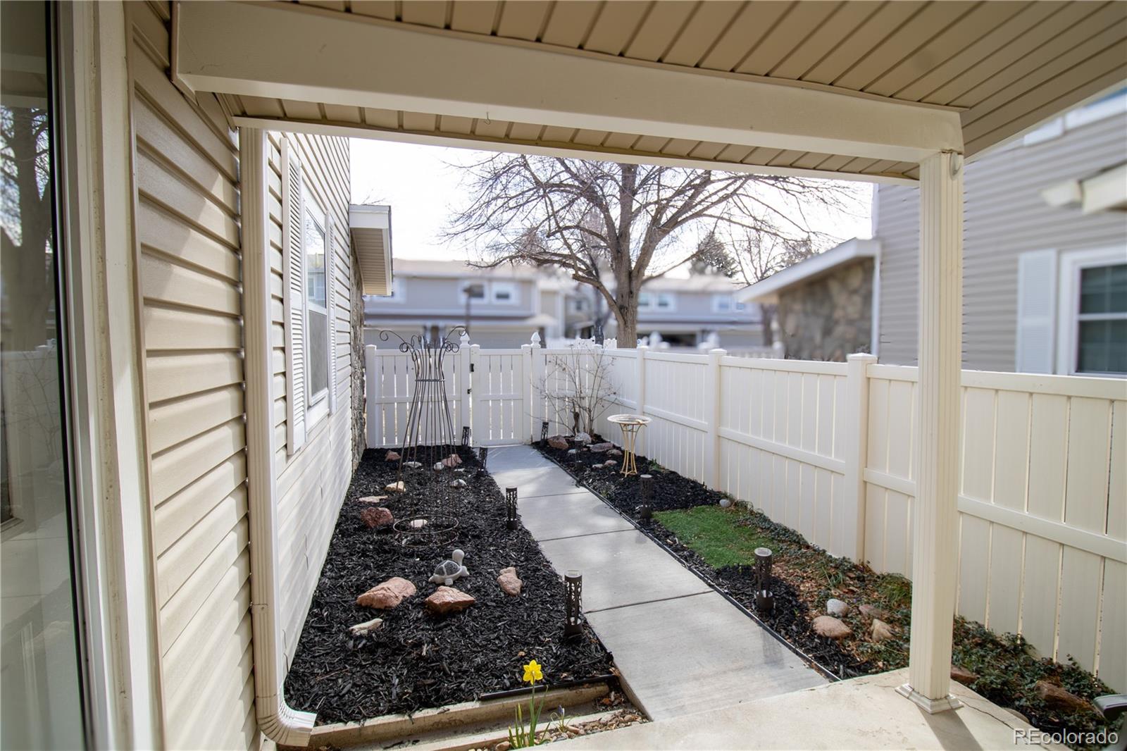 MLS Image #4 for 2752 s heather gardens way 13,aurora, Colorado