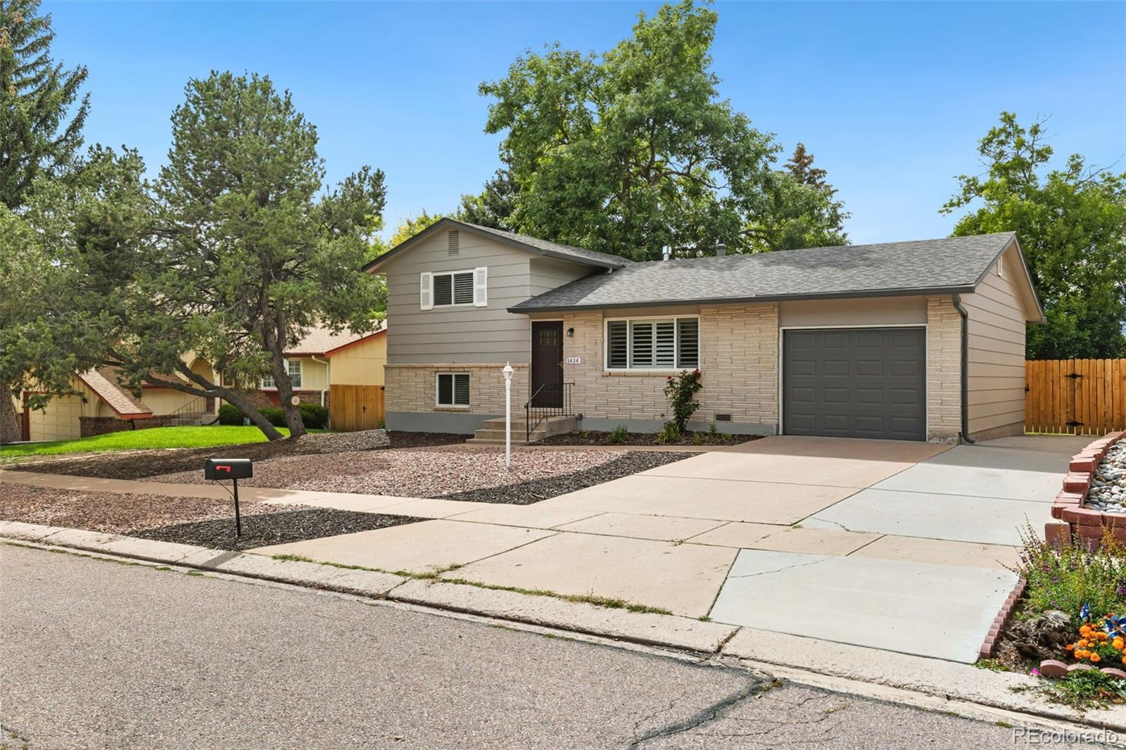 MLS Image #4 for 1414  martin drive,colorado springs, Colorado