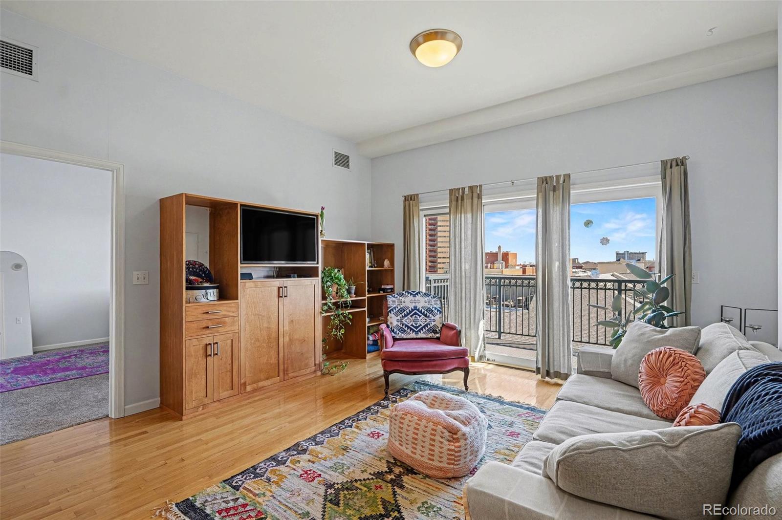 MLS Image #10 for 1950 n logan street 708,denver, Colorado