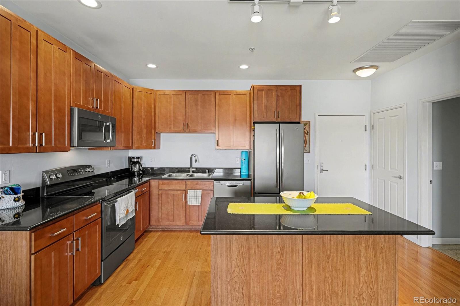 MLS Image #4 for 1950 n logan street 708,denver, Colorado