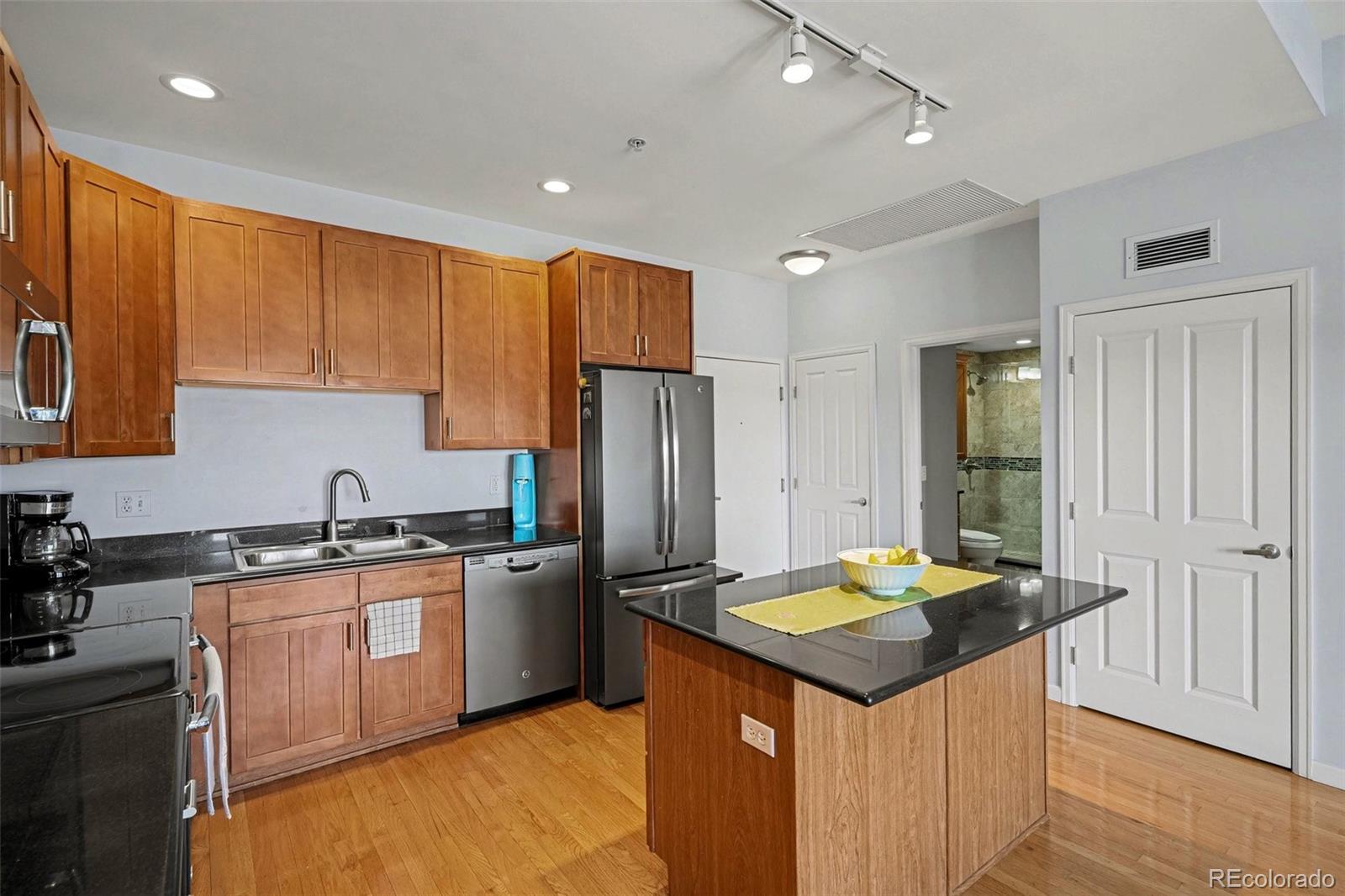 MLS Image #5 for 1950 n logan street 708,denver, Colorado