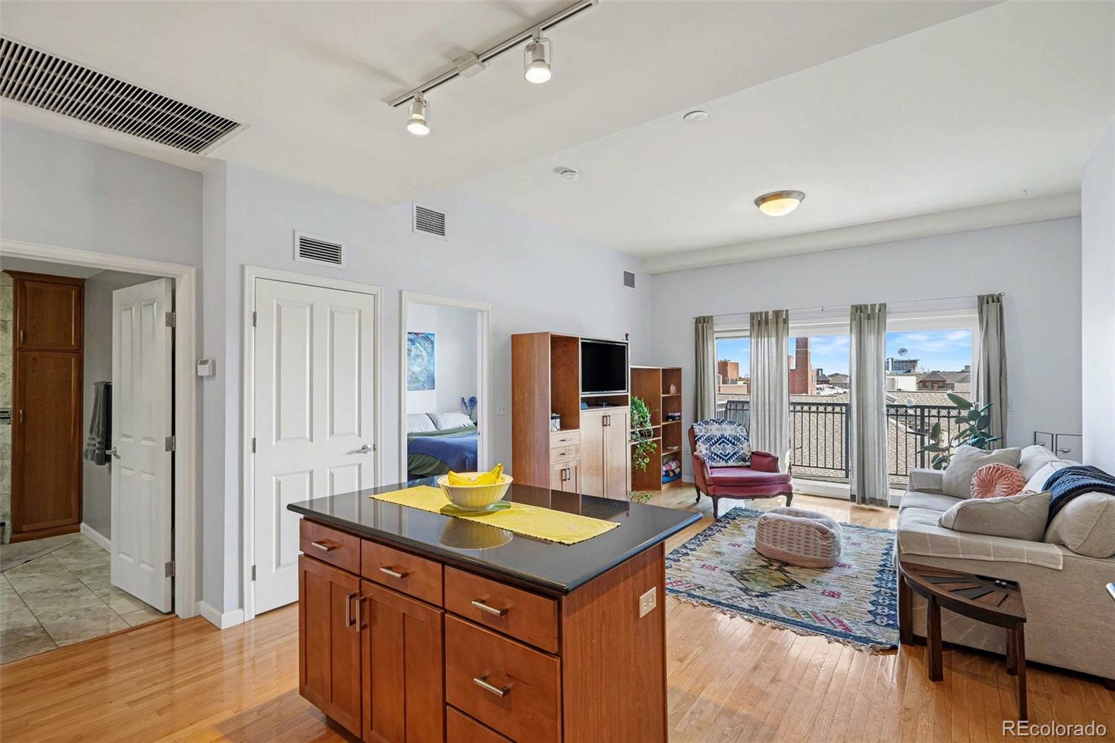 MLS Image #7 for 1950 n logan street 708,denver, Colorado