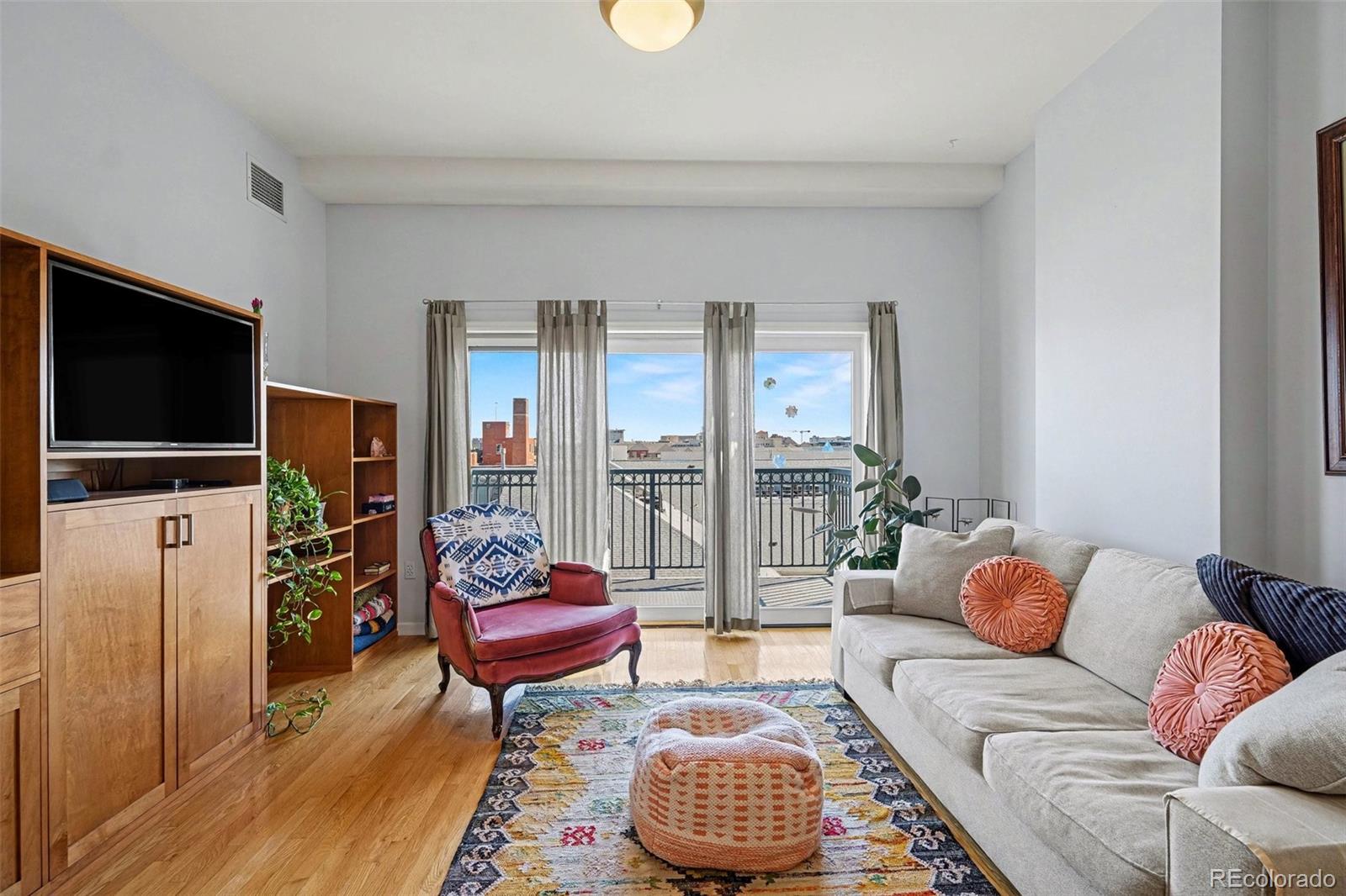 MLS Image #9 for 1950 n logan street 708,denver, Colorado