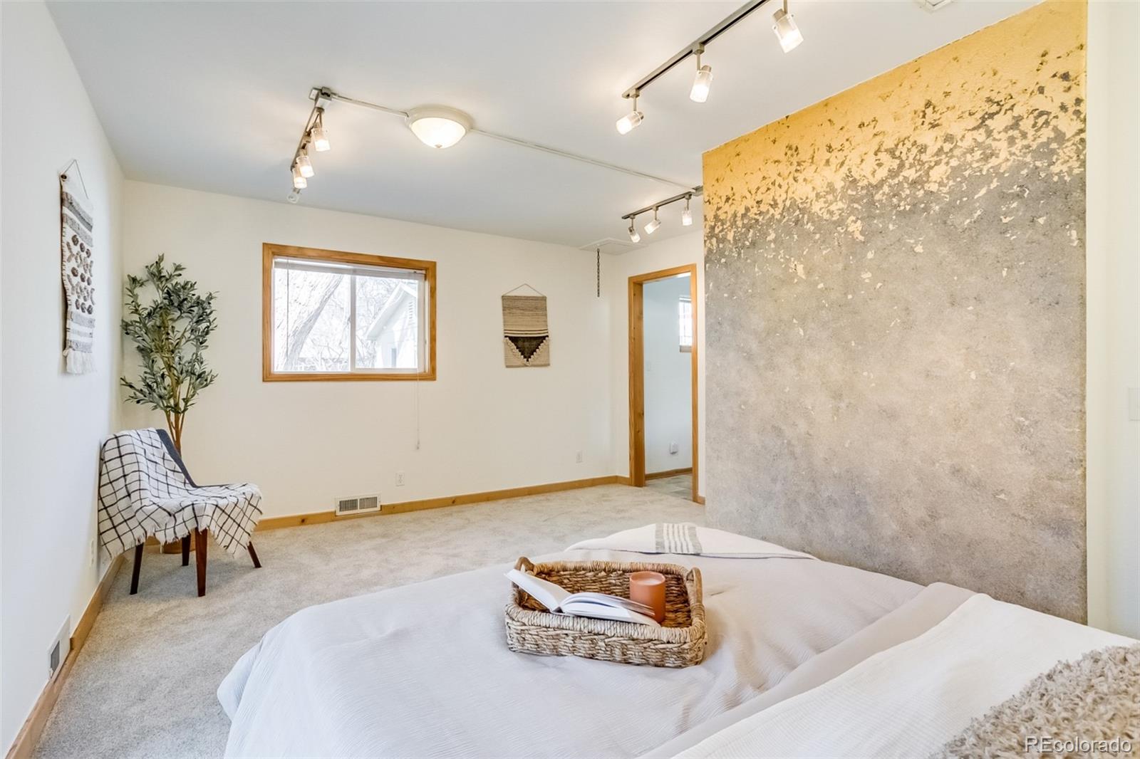 MLS Image #18 for 1385 s hudson street,denver, Colorado