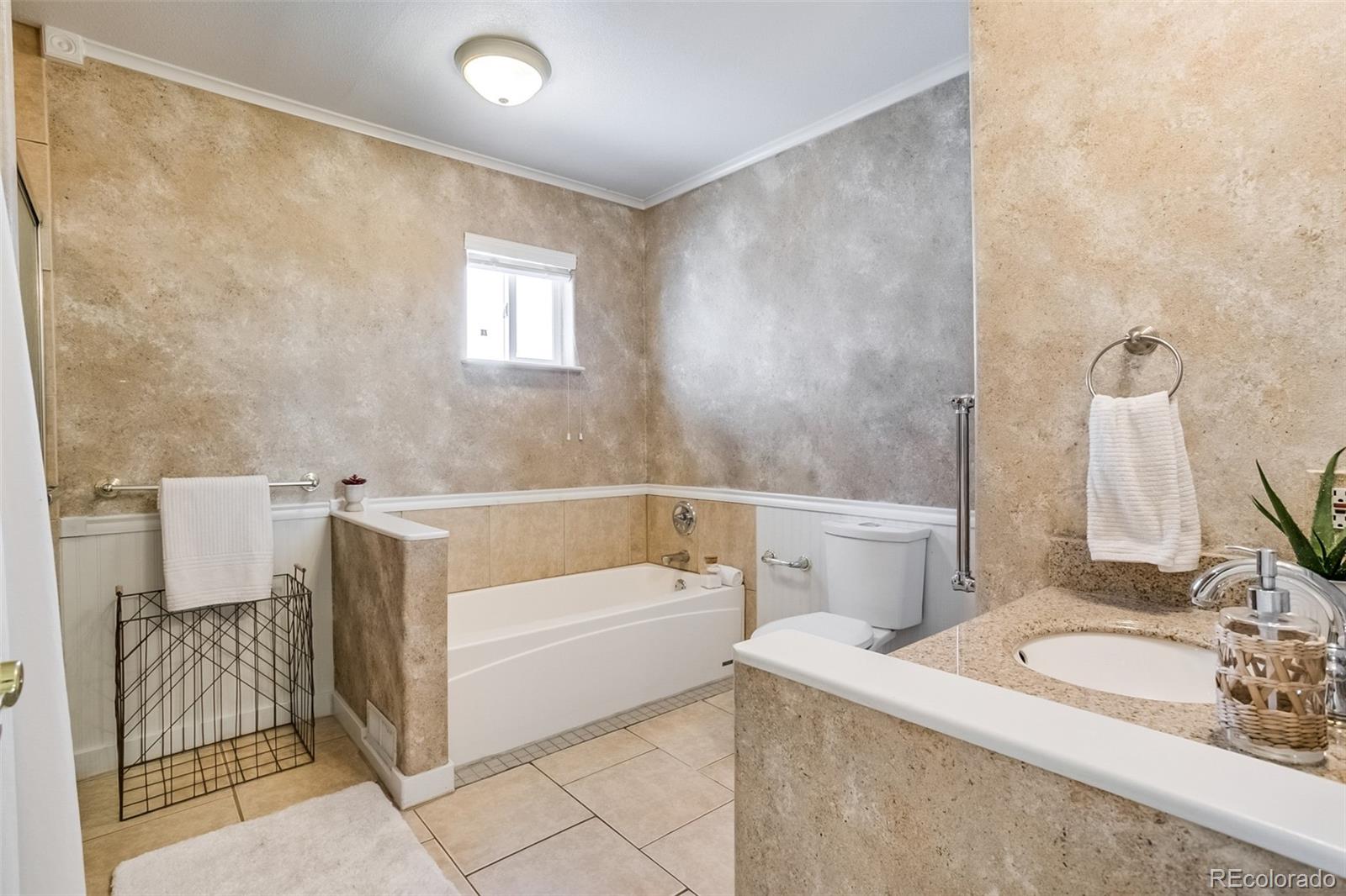 MLS Image #23 for 1385 s hudson street,denver, Colorado