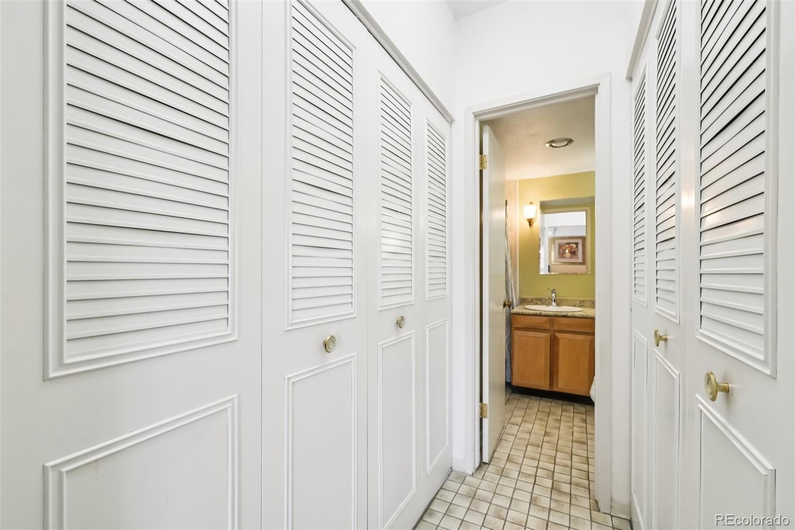 MLS Image #24 for 675 s university boulevard,denver, Colorado