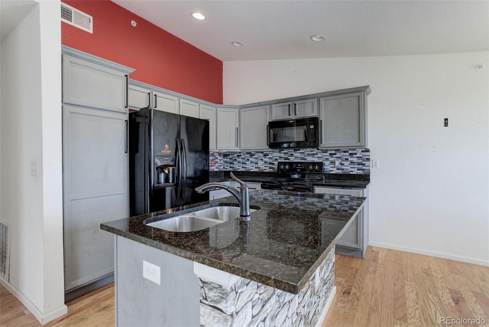 MLS Image #4 for 15165 e 16th place,aurora, Colorado