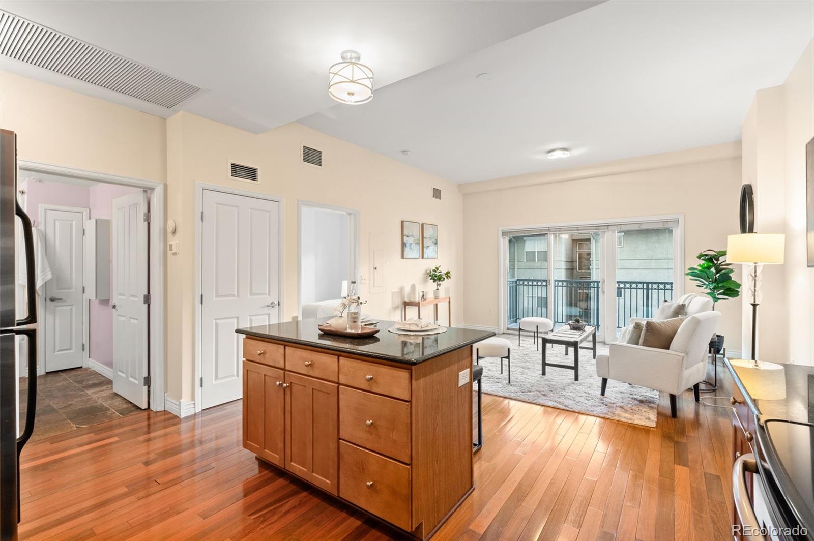 MLS Image #11 for 1950 n logan street,denver, Colorado