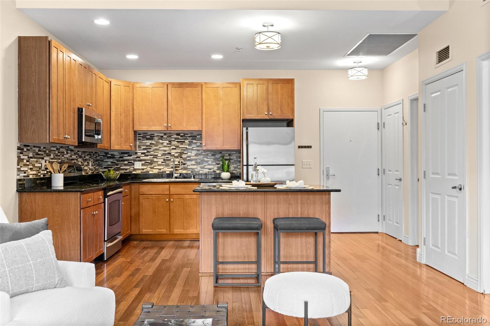 MLS Image #12 for 1950 n logan street,denver, Colorado