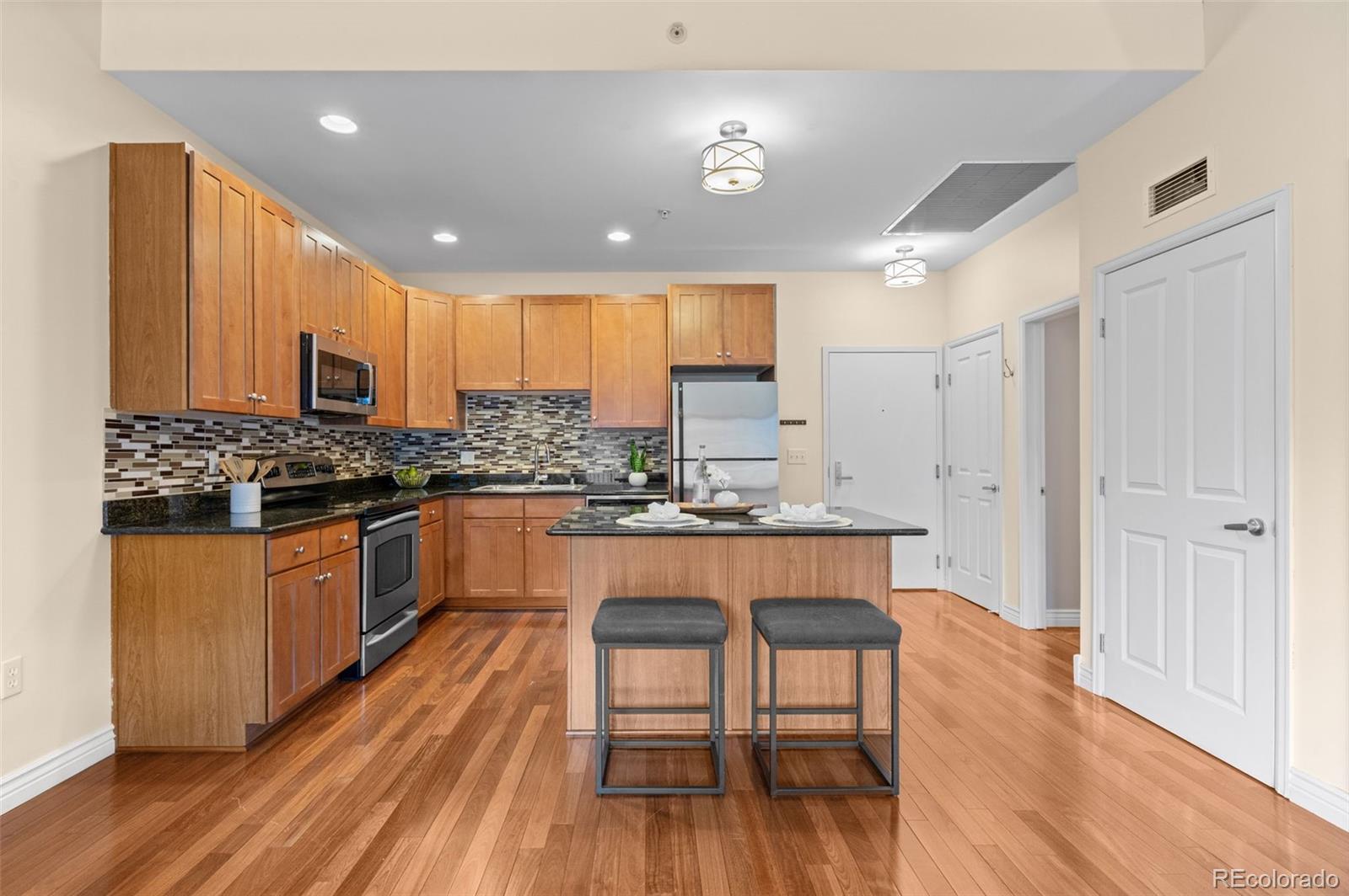 MLS Image #13 for 1950 n logan street,denver, Colorado