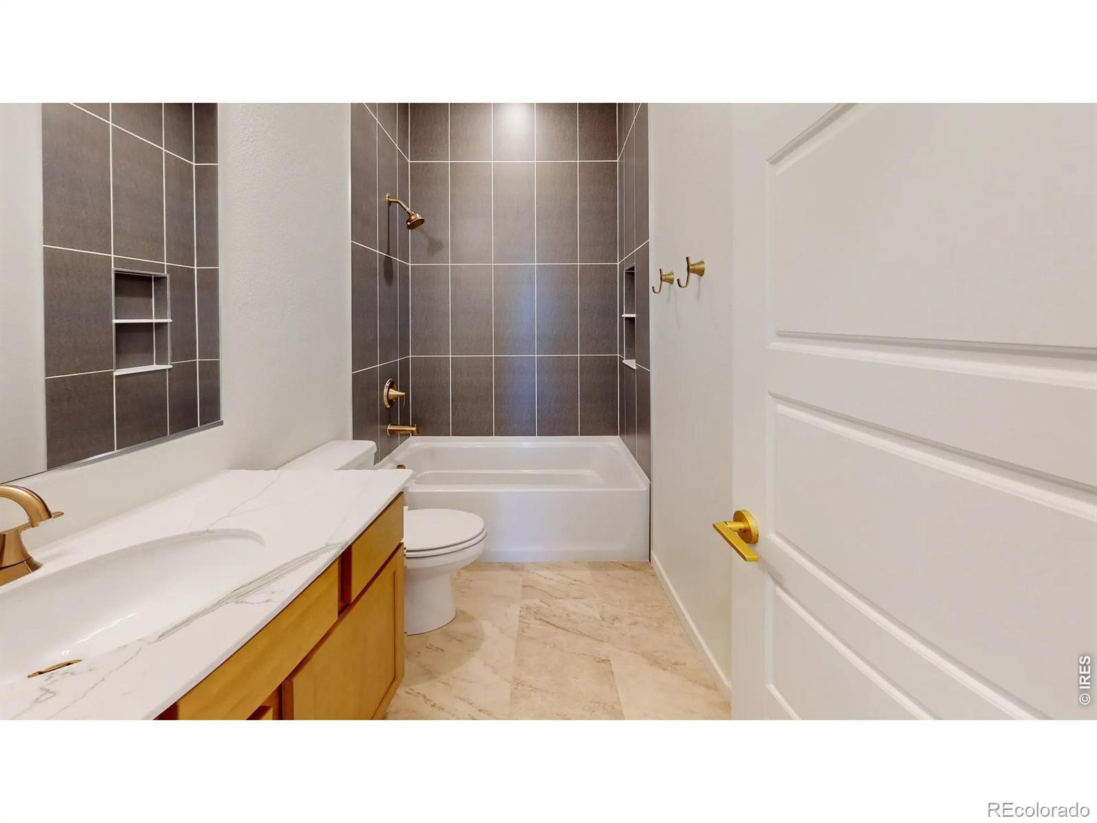 MLS Image #11 for 505  gavin court,hudson, Colorado