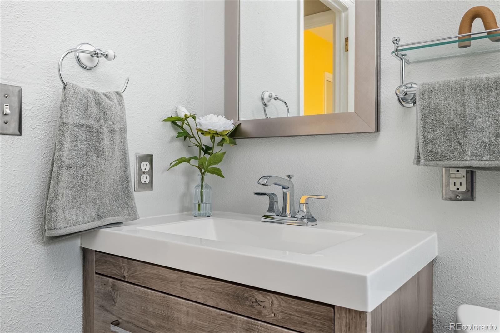 MLS Image #23 for 3201 s glencoe street,denver, Colorado