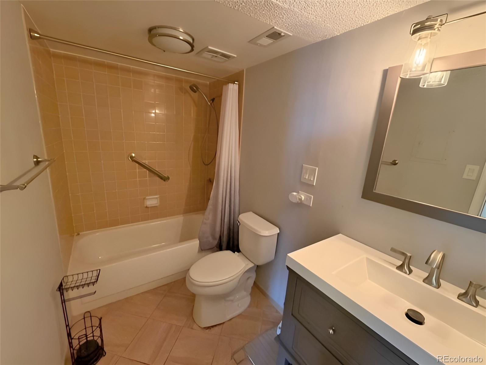MLS Image #7 for 8060 e girard avenue 813,denver, Colorado