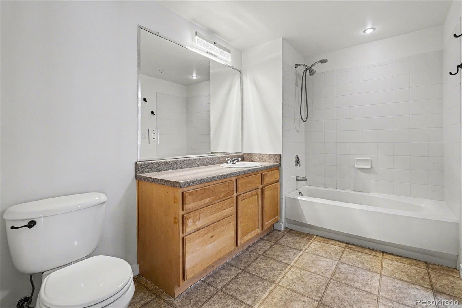 MLS Image #10 for 1475  delgany street 205,denver, Colorado