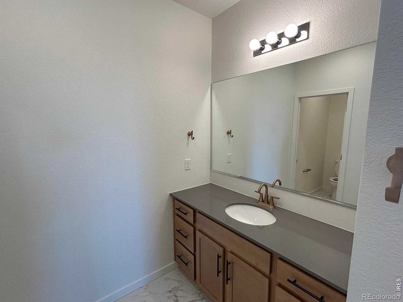 MLS Image #10 for 510  gavin court,hudson, Colorado