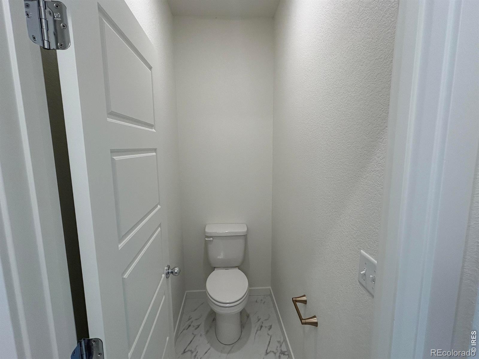 MLS Image #11 for 510  gavin court,hudson, Colorado