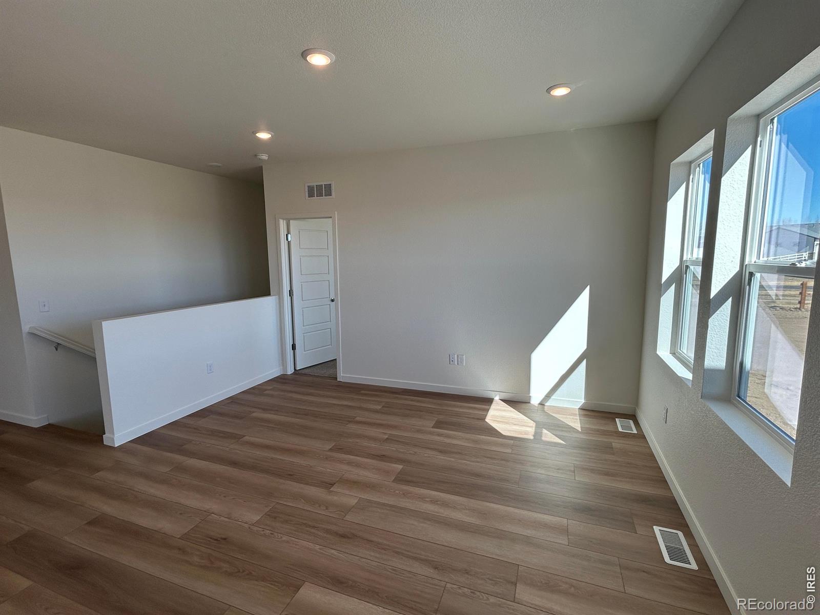MLS Image #5 for 510  gavin court,hudson, Colorado