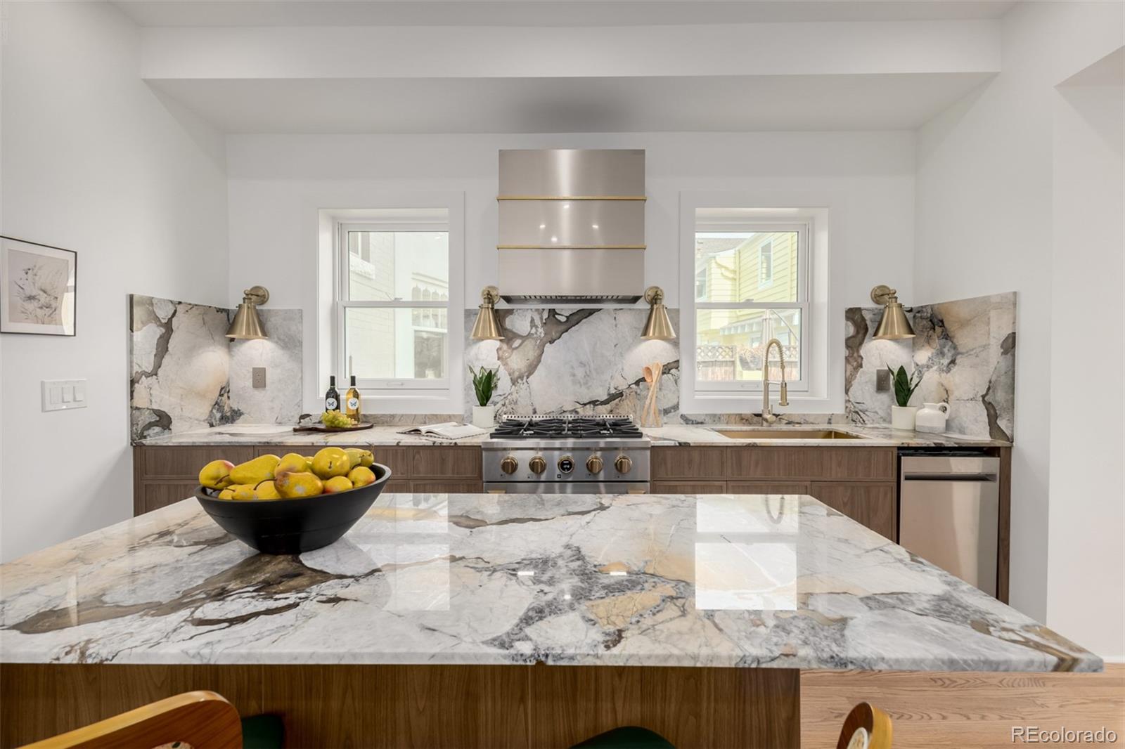 MLS Image #14 for 668 n clarkson street,denver, Colorado
