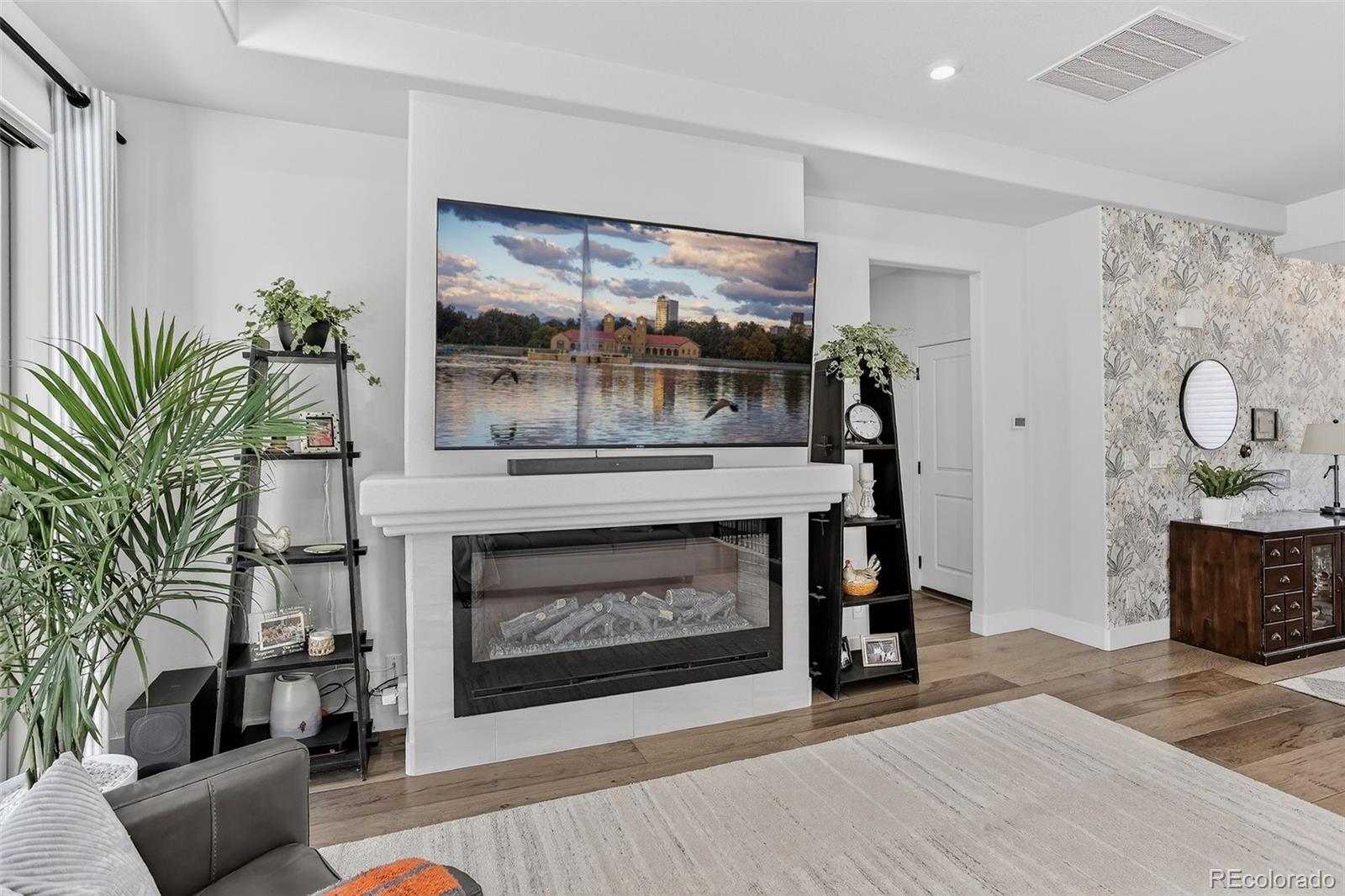 MLS Image #8 for 20392 e 53rd drive,denver, Colorado