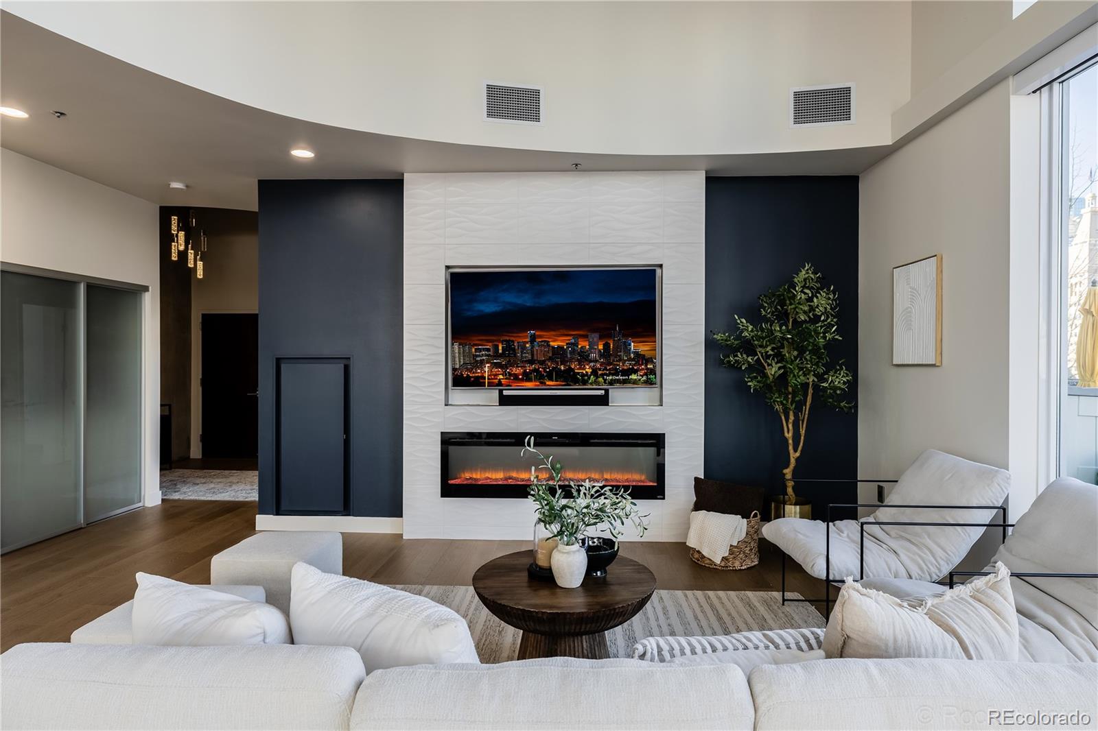 MLS Image #4 for 891  14th street 909,denver, Colorado