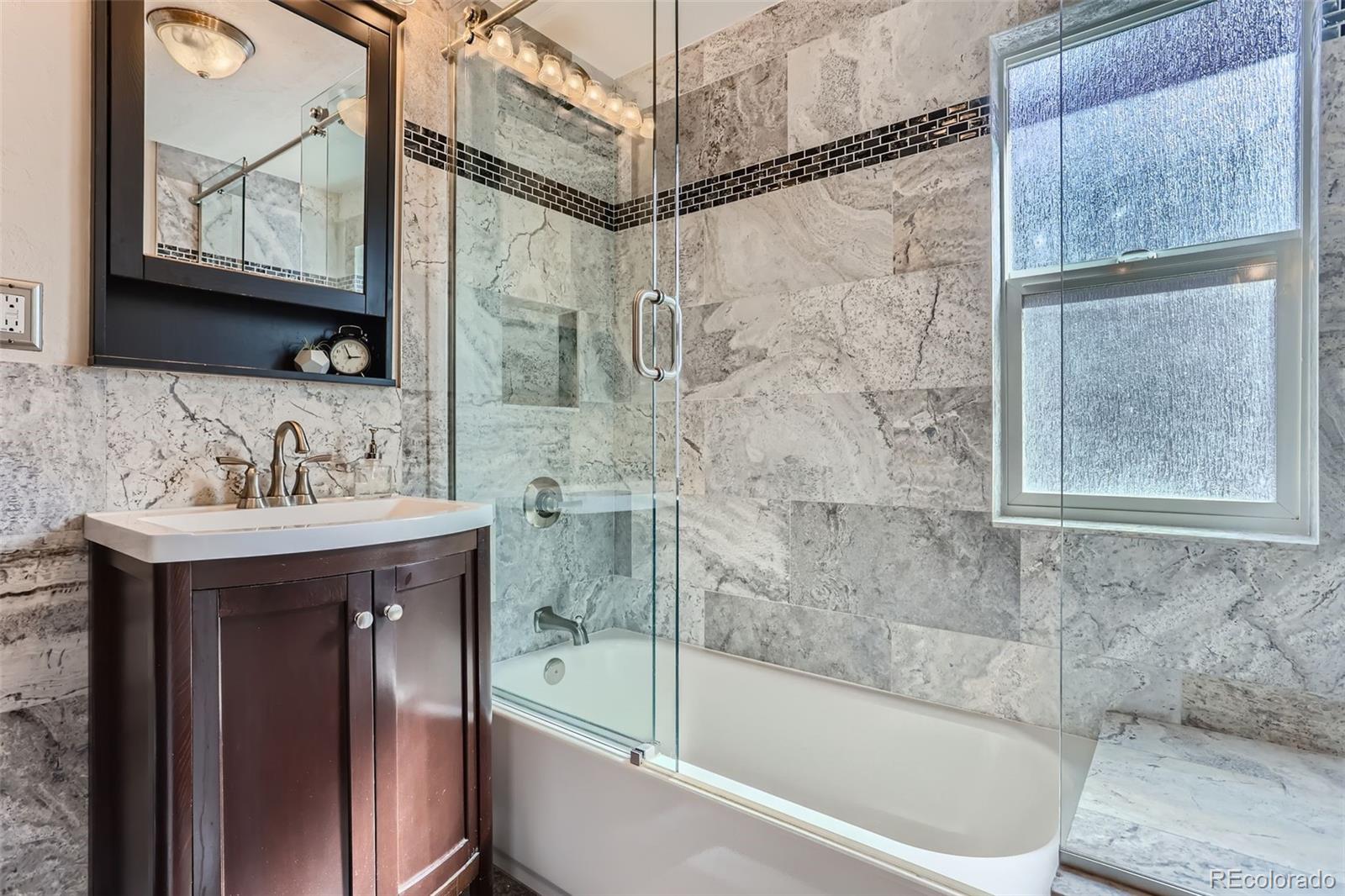 MLS Image #11 for 1414 n clarkson street,denver, Colorado
