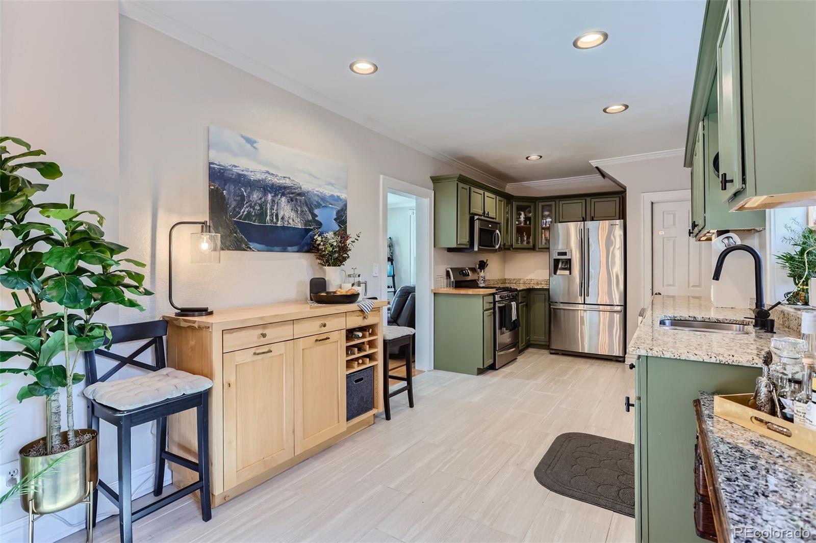 MLS Image #5 for 1414 n clarkson street,denver, Colorado